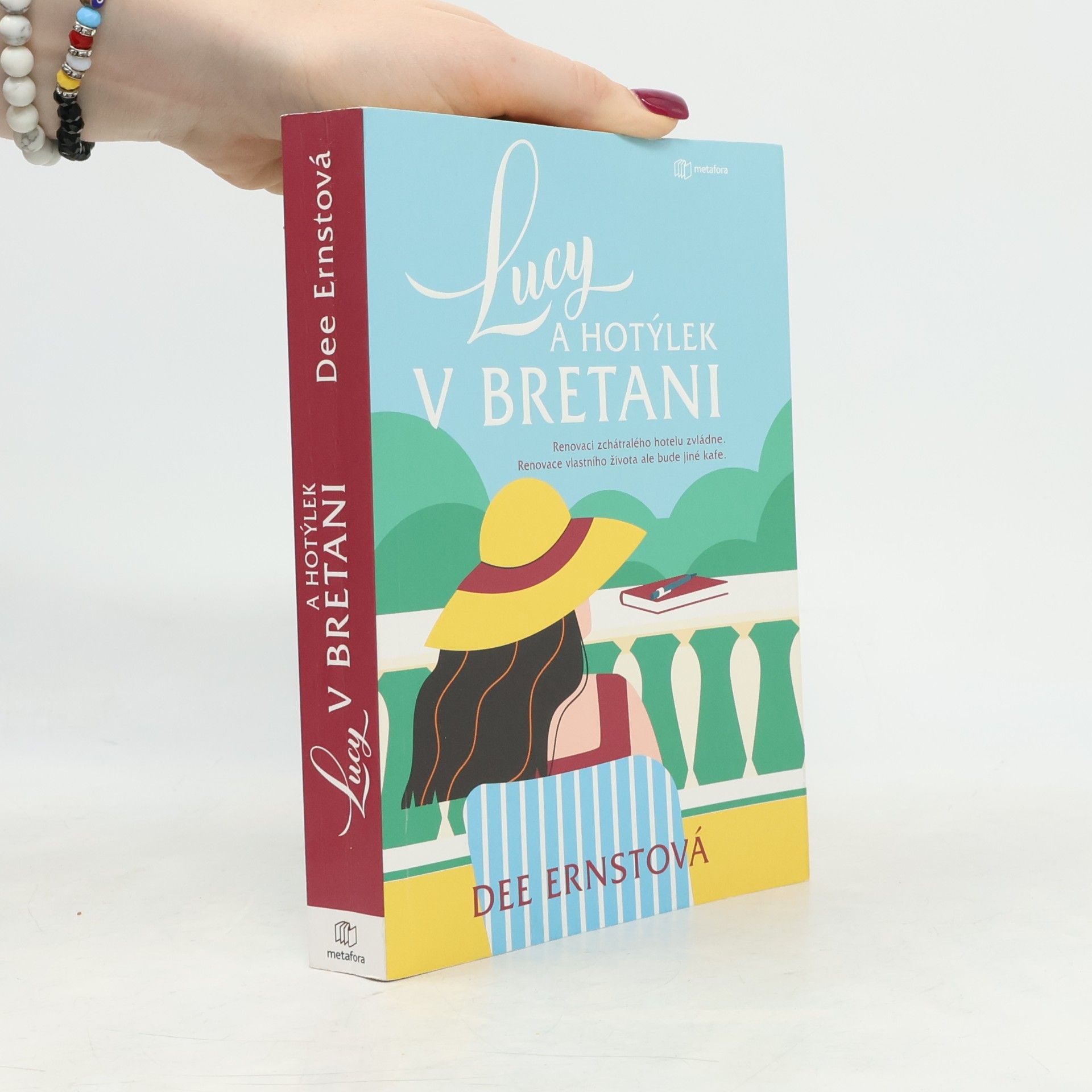 Dee Ernst Lucy a hotýlek v Bretani