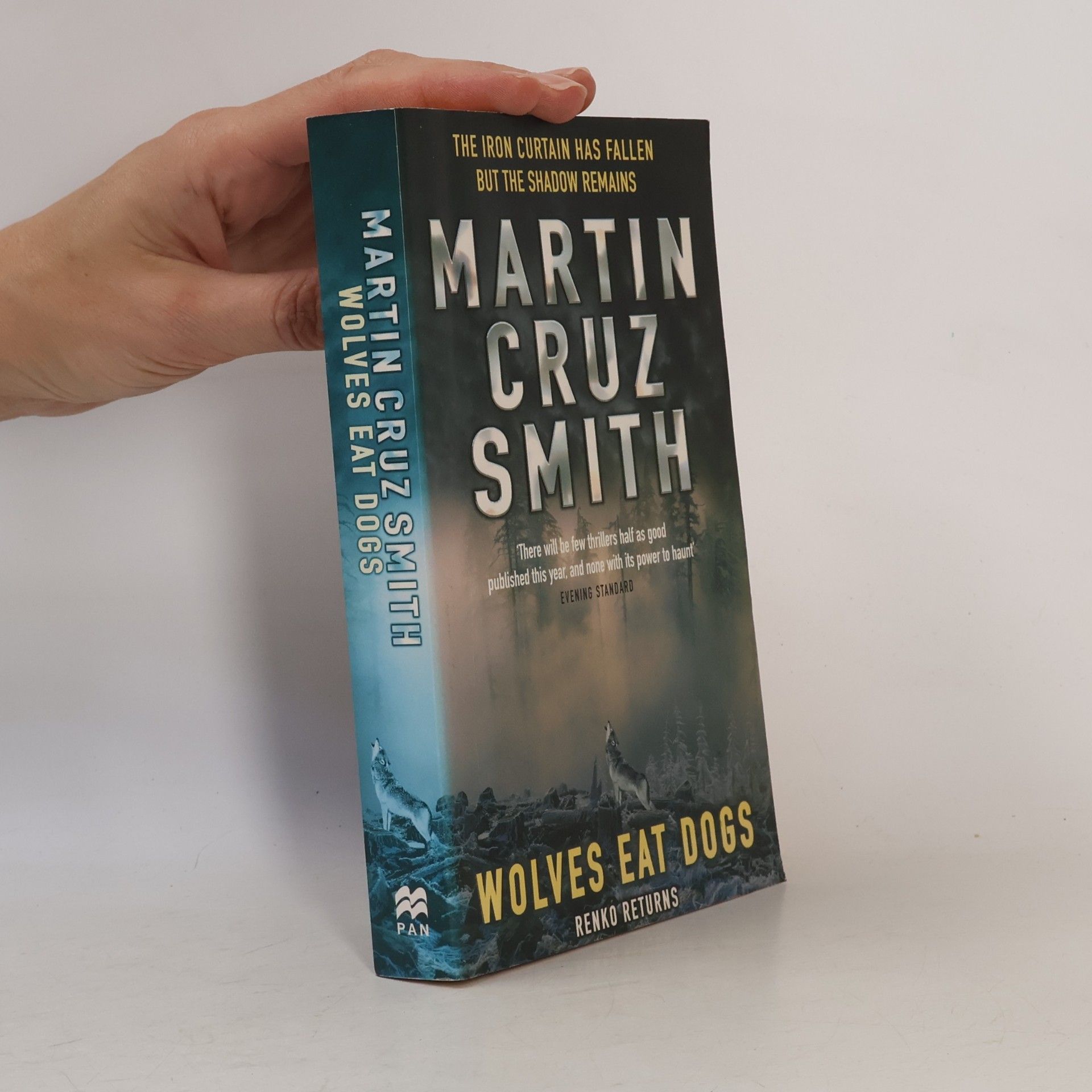 Martin Cruz-Smith Wolves Eat Dogs