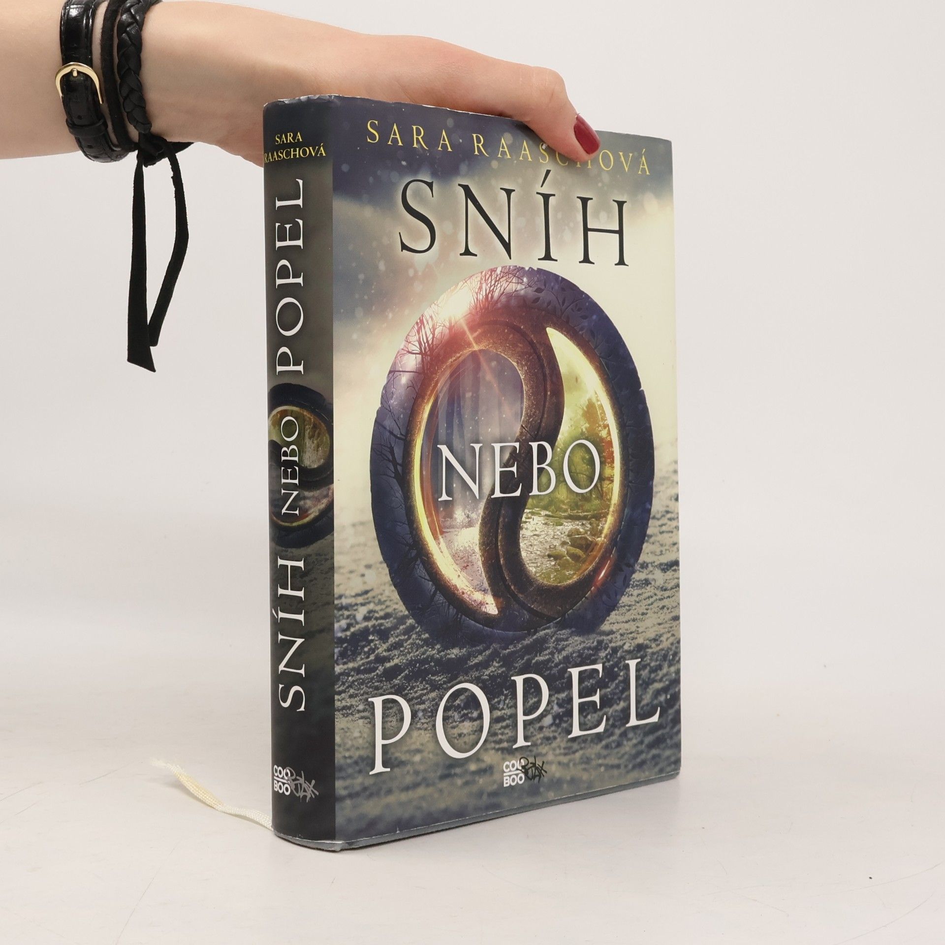 Sara Raash Sníh nebo popel