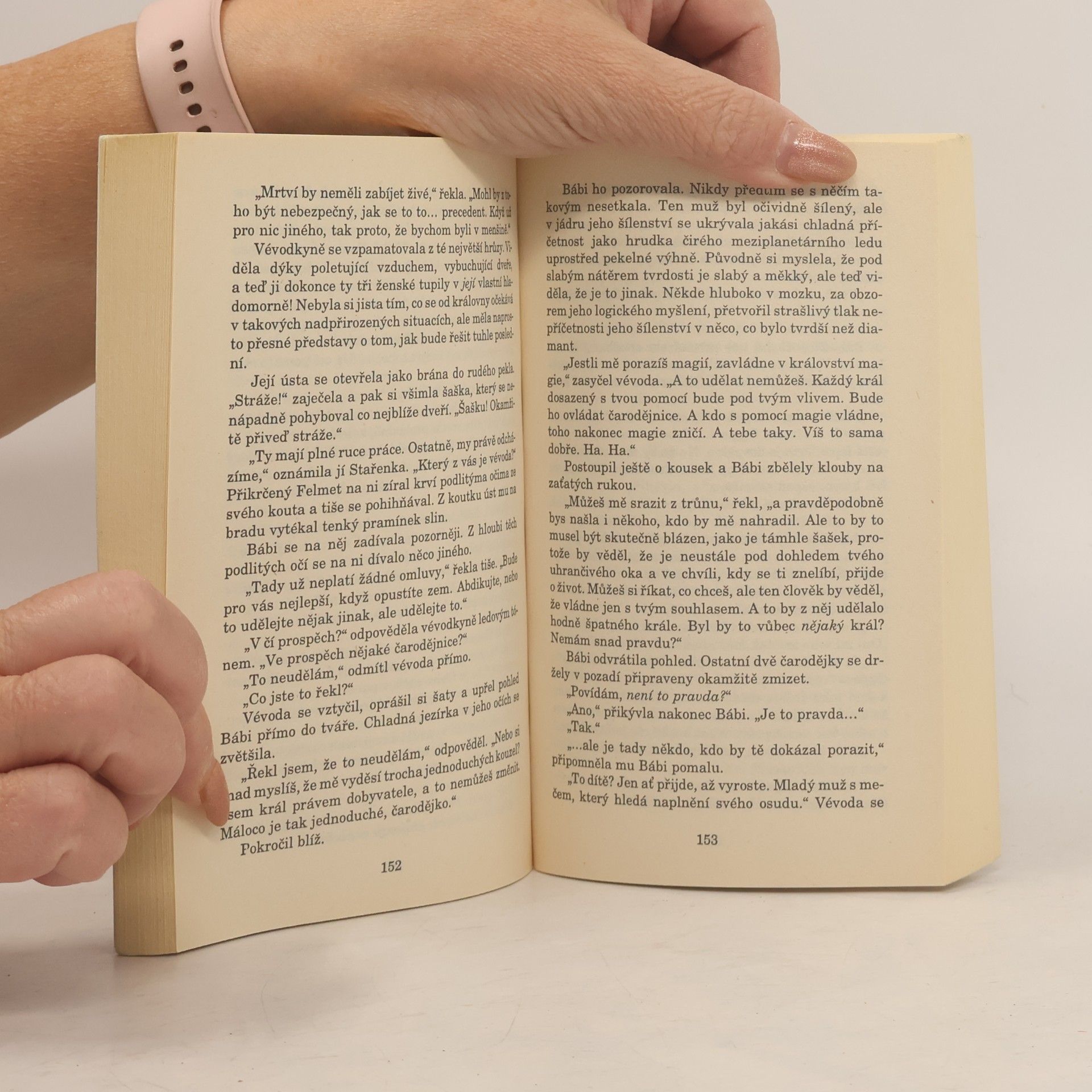 Terry Pratchett Soudné sestry