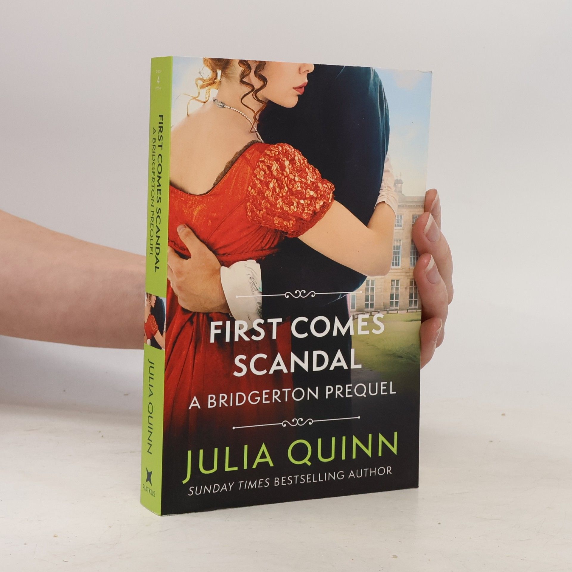 Julie Quinnová First comes scandal