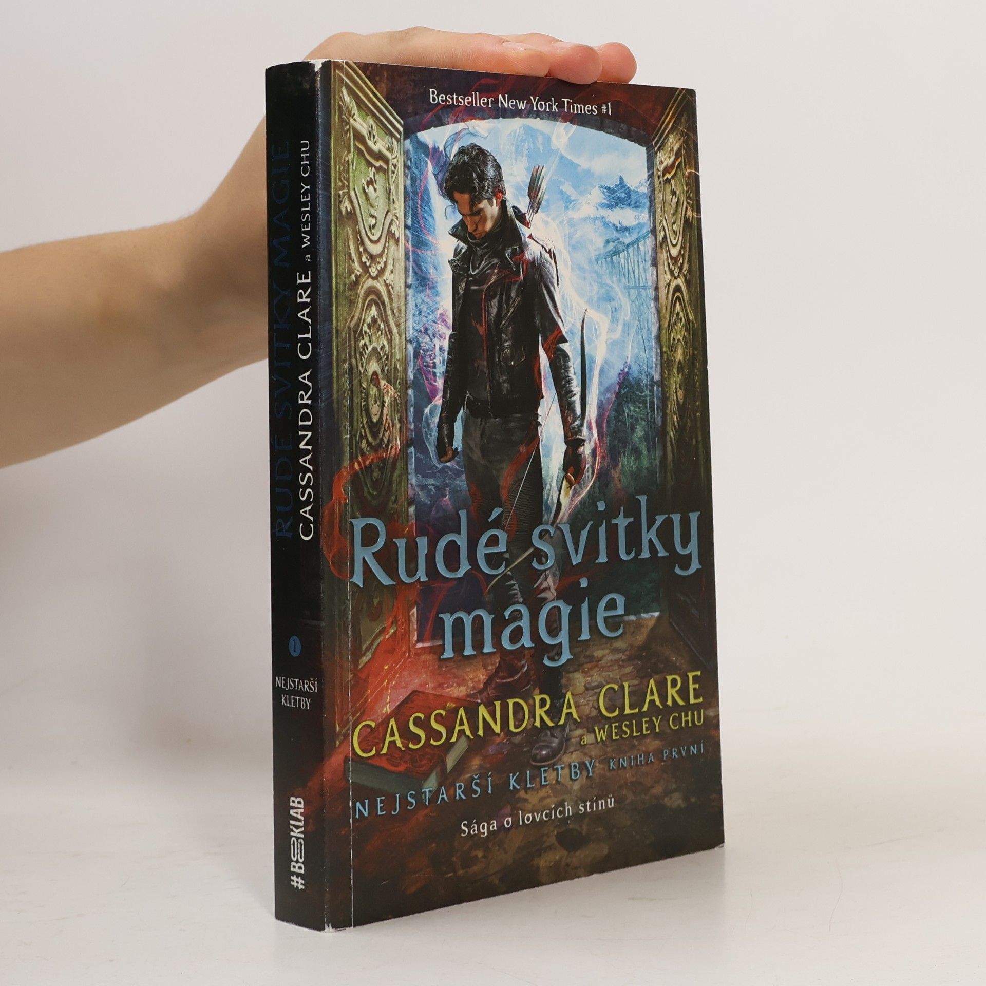 Cassandra Clare Nejstarší kletby. Kniha první, Rudé svitky magie