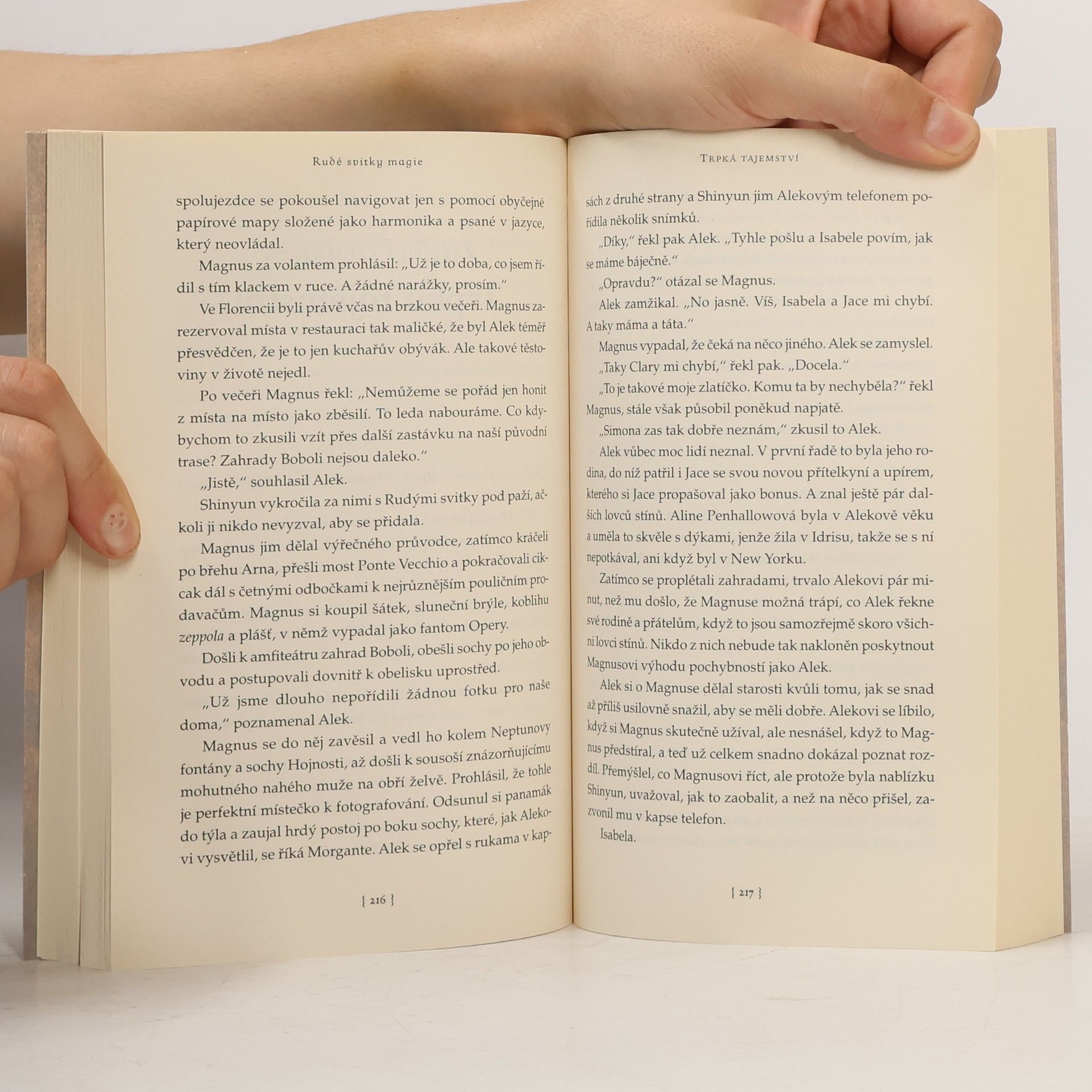 Cassandra Clare Nejstarší kletby. Kniha první, Rudé svitky magie