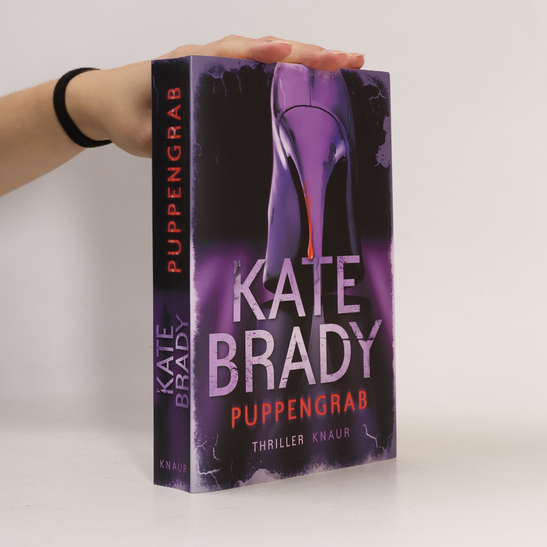 Kate Brady Puppengrab