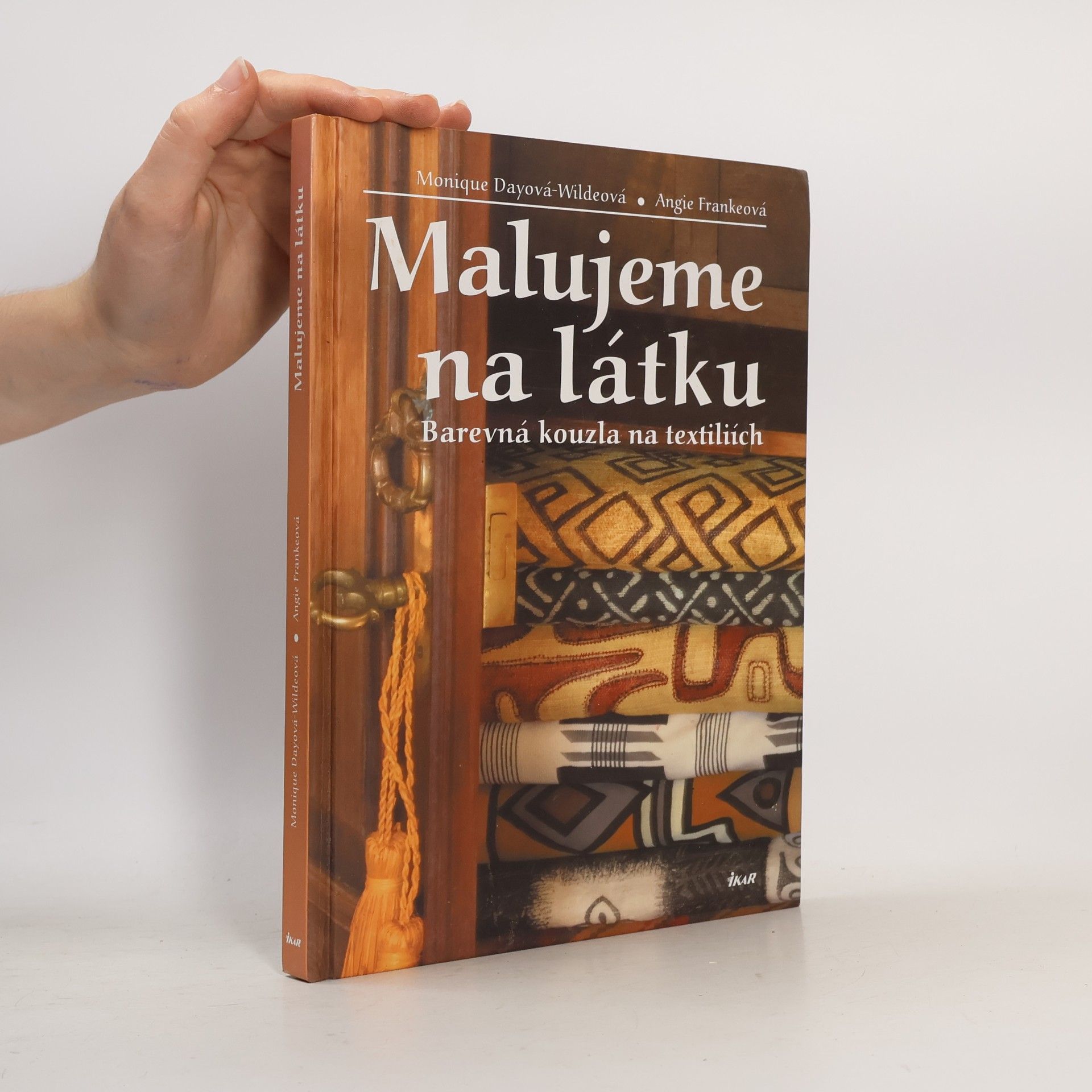 Malujeme na látku: Barevná kouzla na textiliích