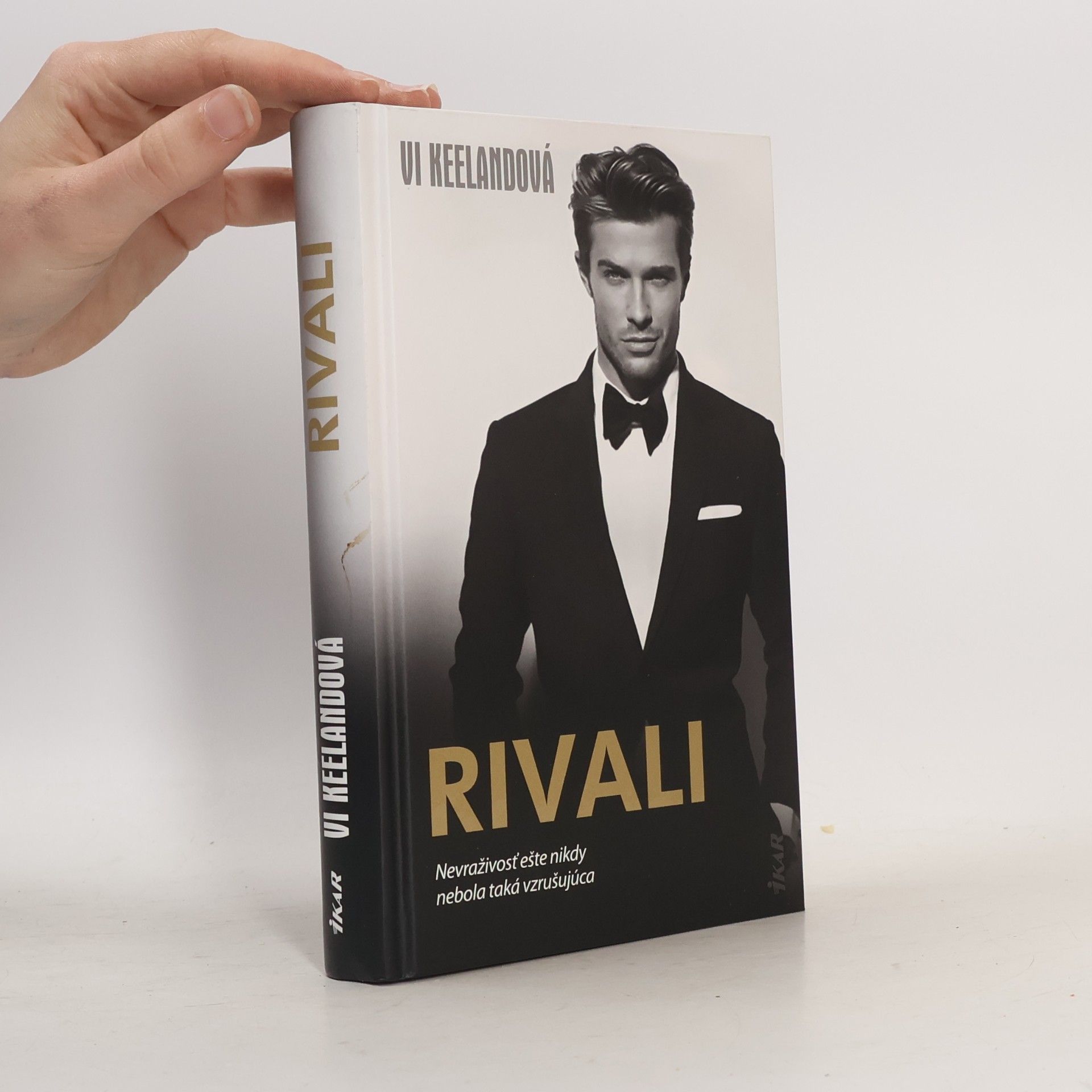 Vi Keeland Rivali