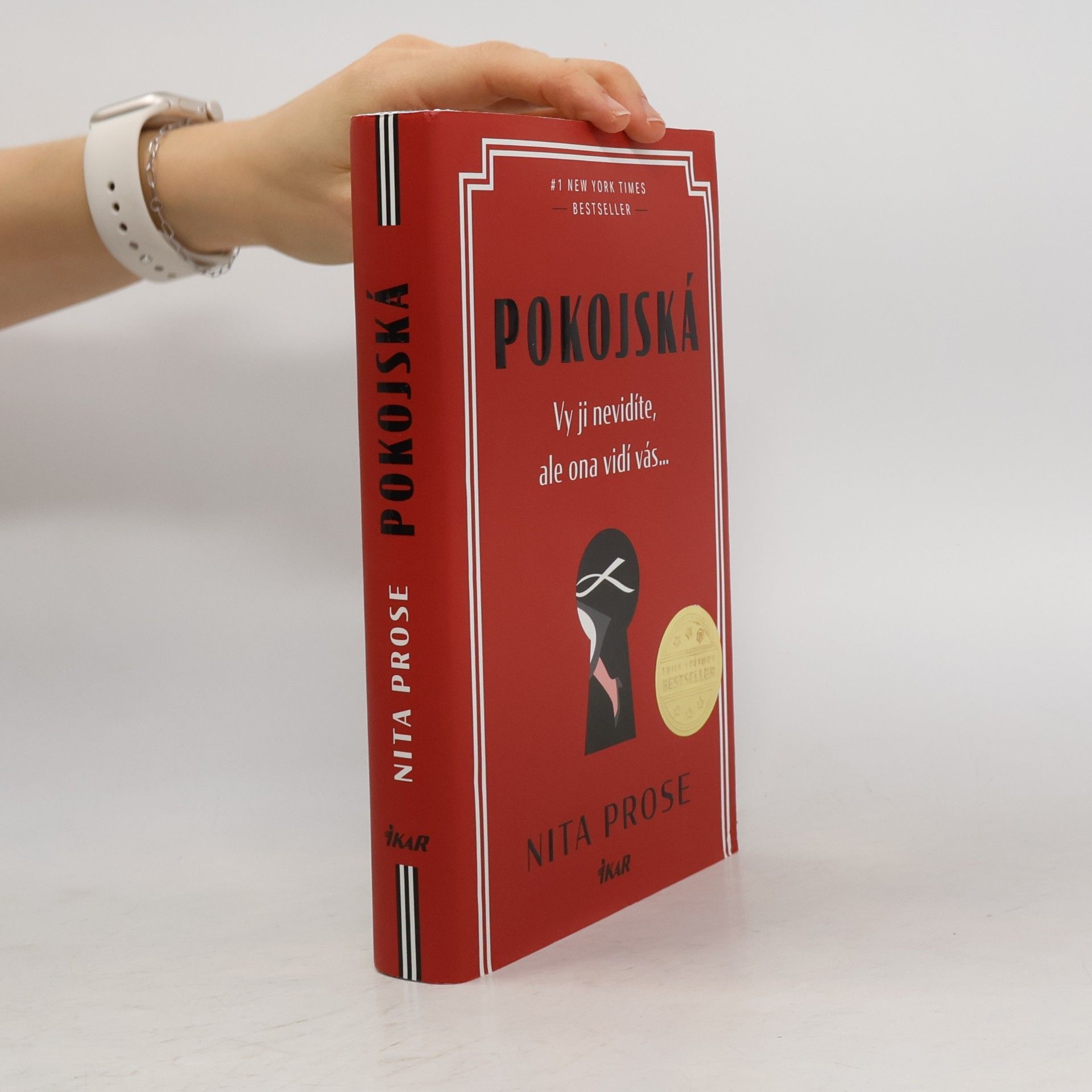 Nita Prose Pokojská: vy ji nevidíte, ale ona vidí vás...