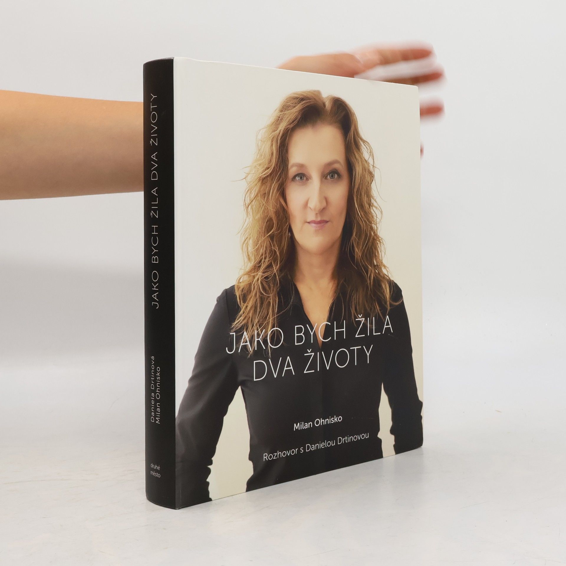 Jako bych žila dva životy. Rozhovor s Danielou Drtinovou