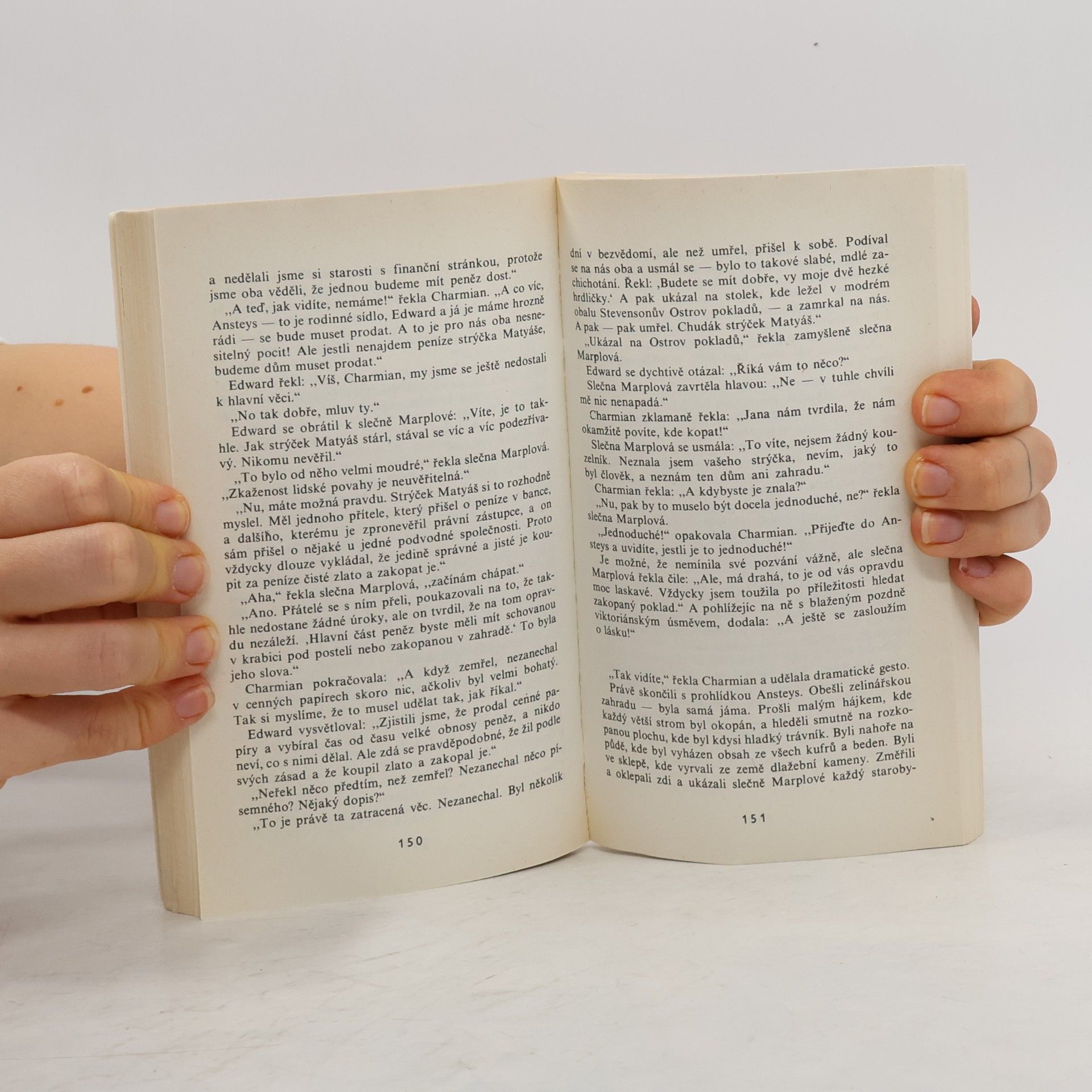 Agatha Christie 18 oříšků k rozlousknutí