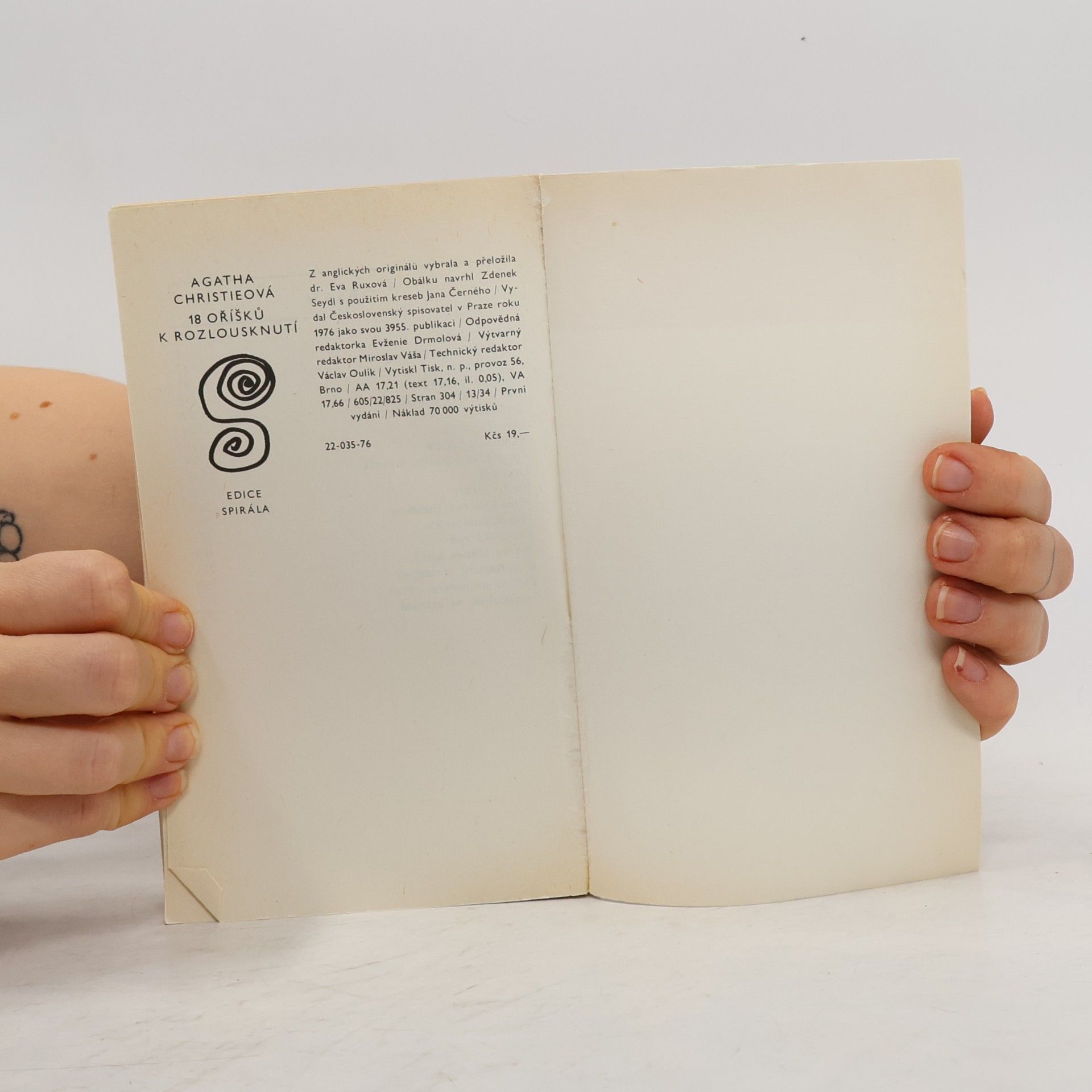 Agatha Christie 18 oříšků k rozlousknutí