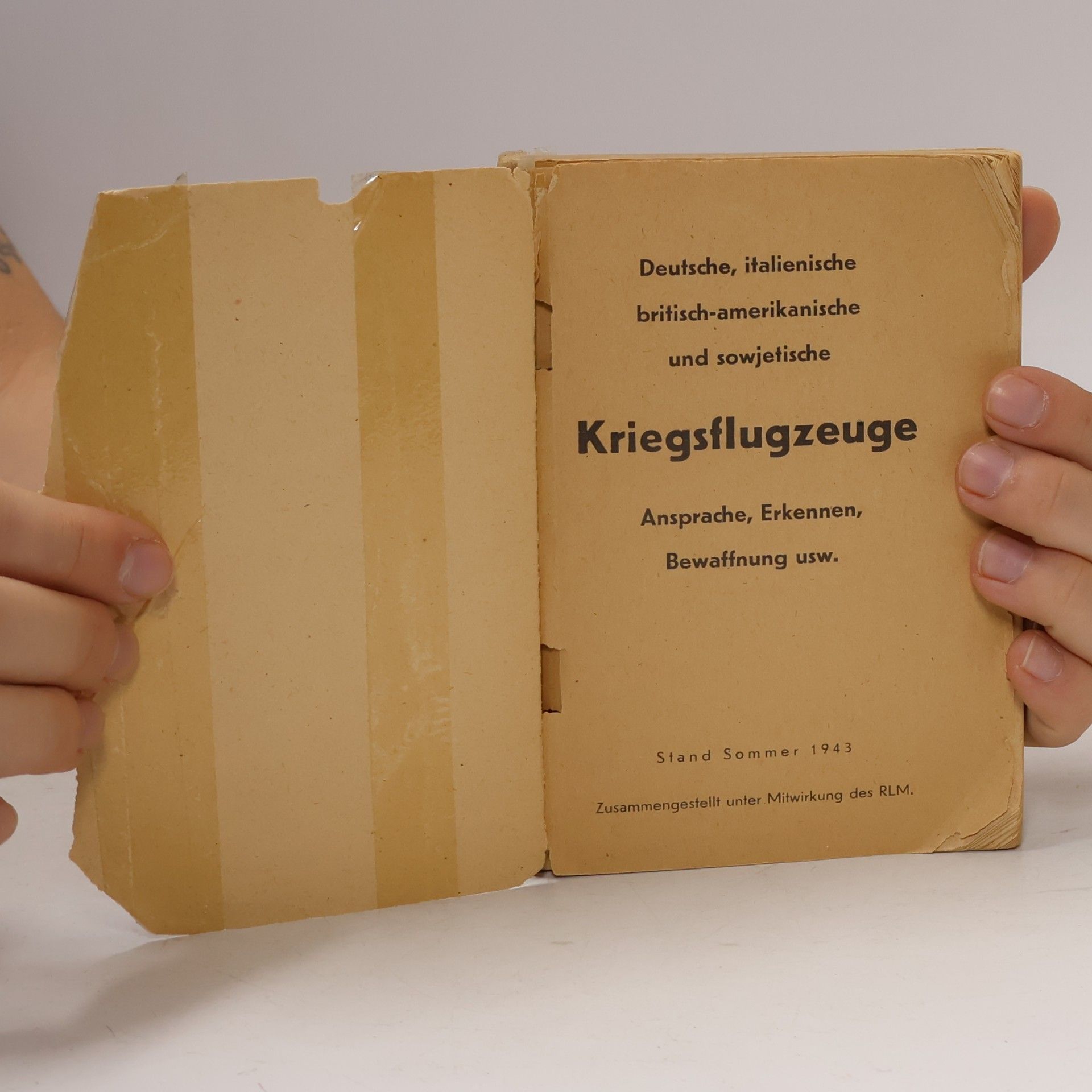 Autorenkollektiv Deutsche, italienische, britisch-amerikanische und sowjetische Kriegsflugzeuge. Ansprache, Erkennen, Bewaffnung usw. Stand 1943