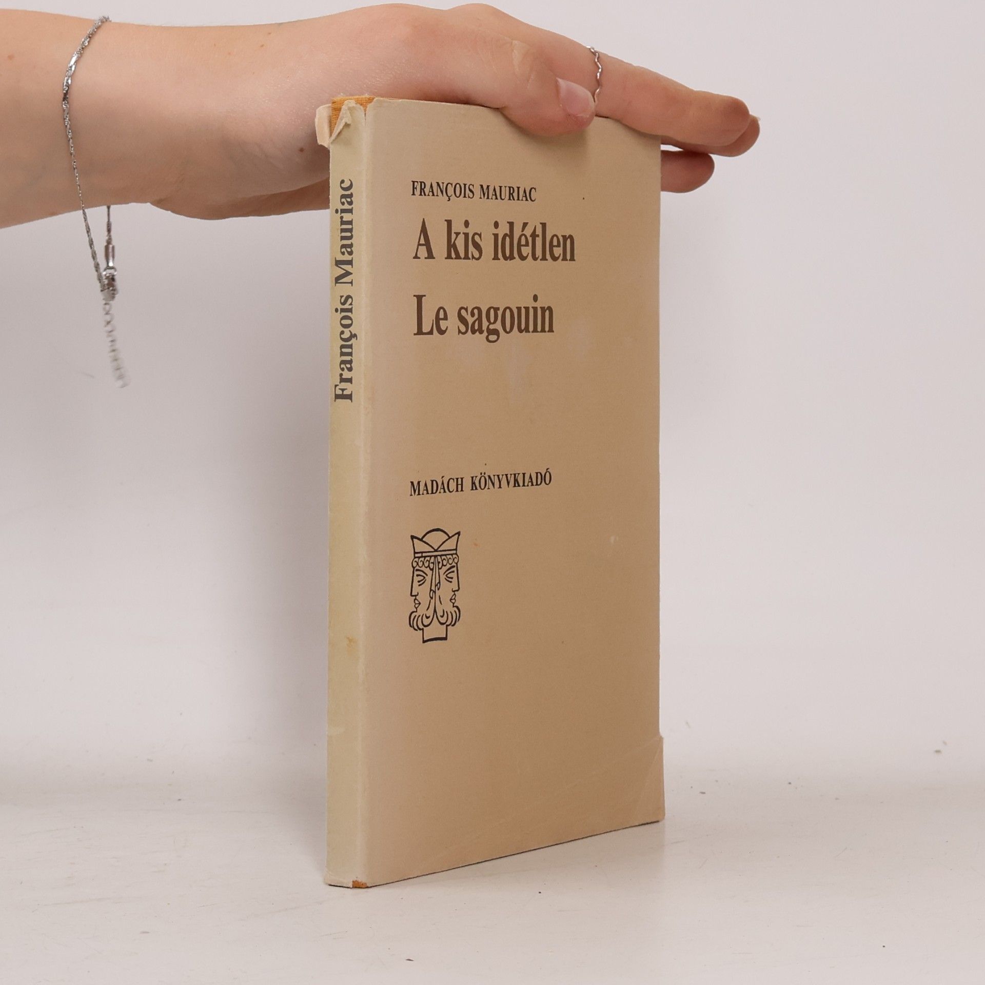 A kis idétlen