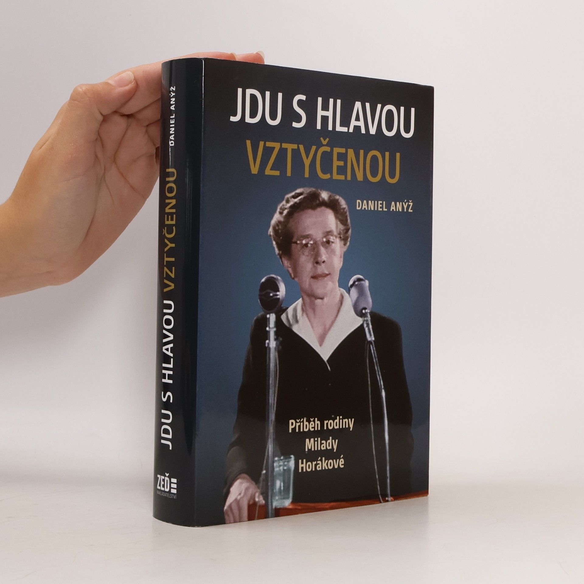 Daniel Anýž Jdu s hlavou vztyčenou. Příběh rodiny Milady Horákové