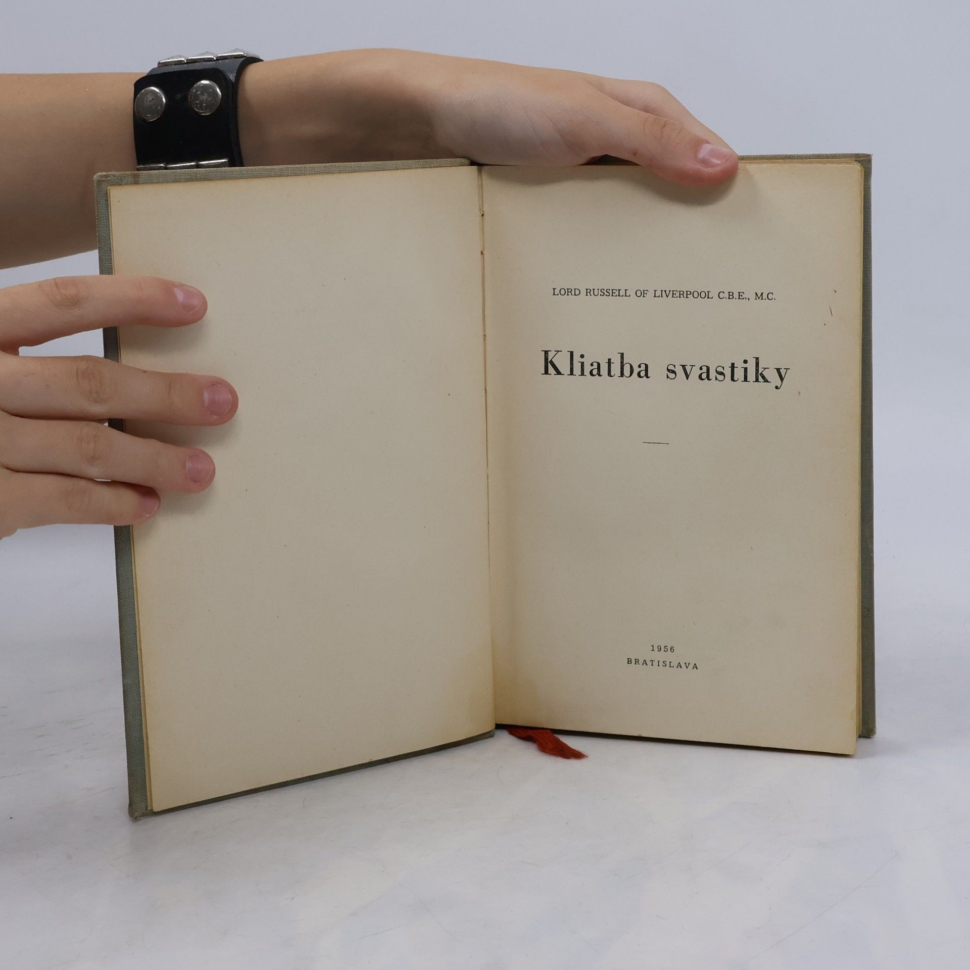 Russell Lord Kliatba svastiky