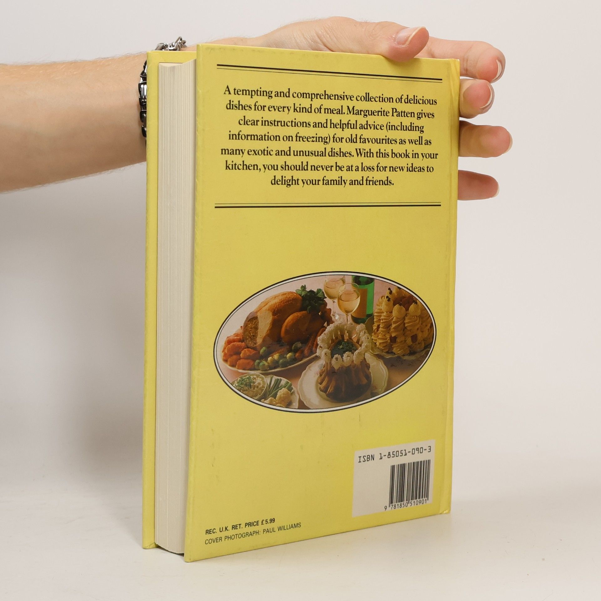 Kolektiv autorů Marguerite Patten's 1000 favourite recipes.