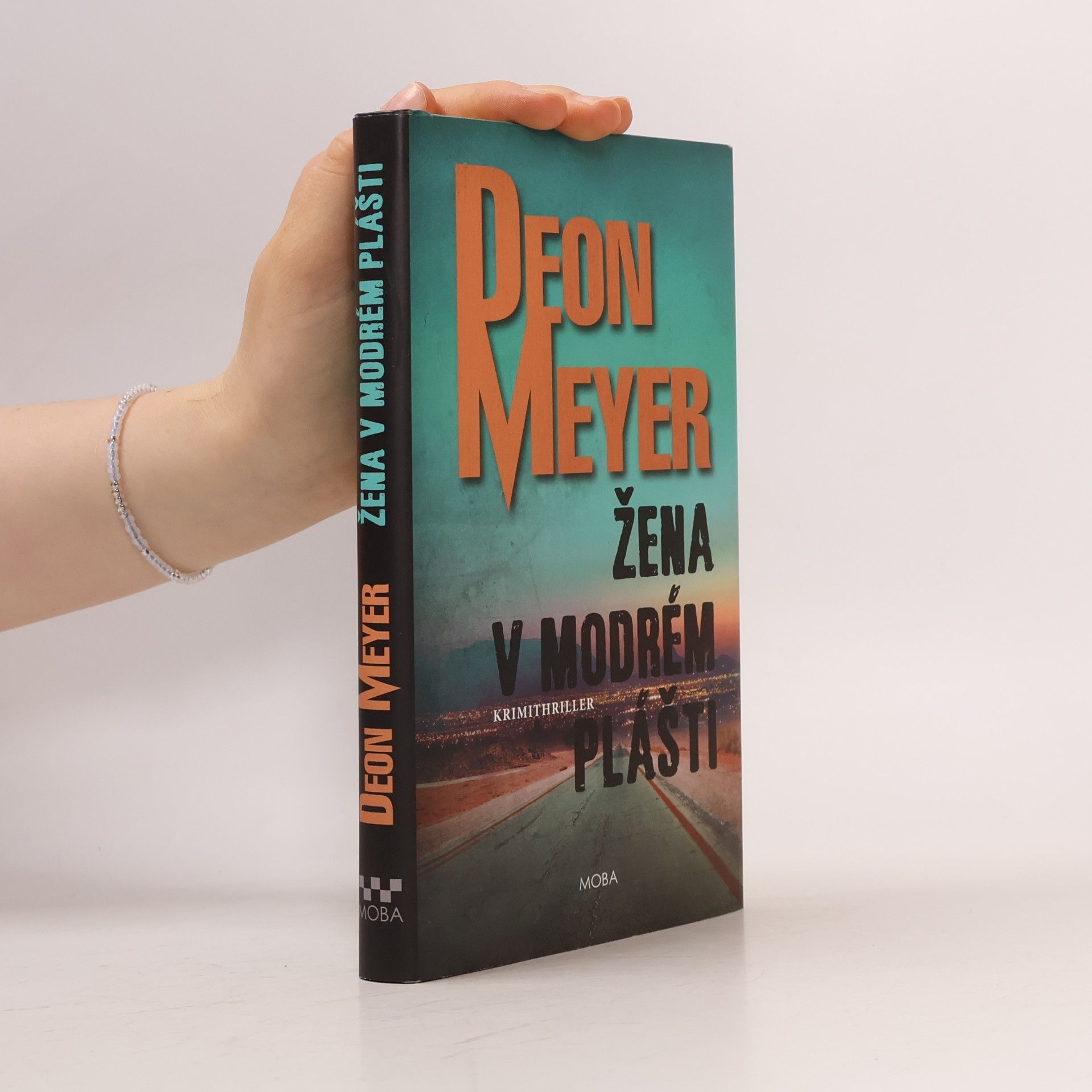 Deon Meyer Žena v modrém plášti