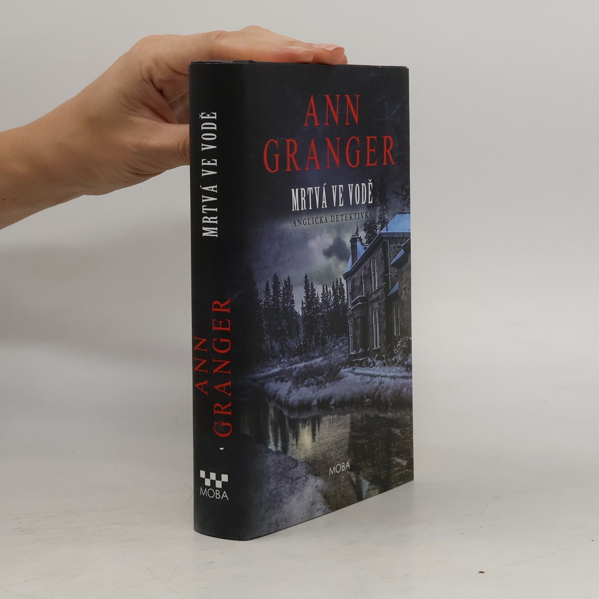 Ann Granger Mrtvá ve vodě (zvlněný přebal)