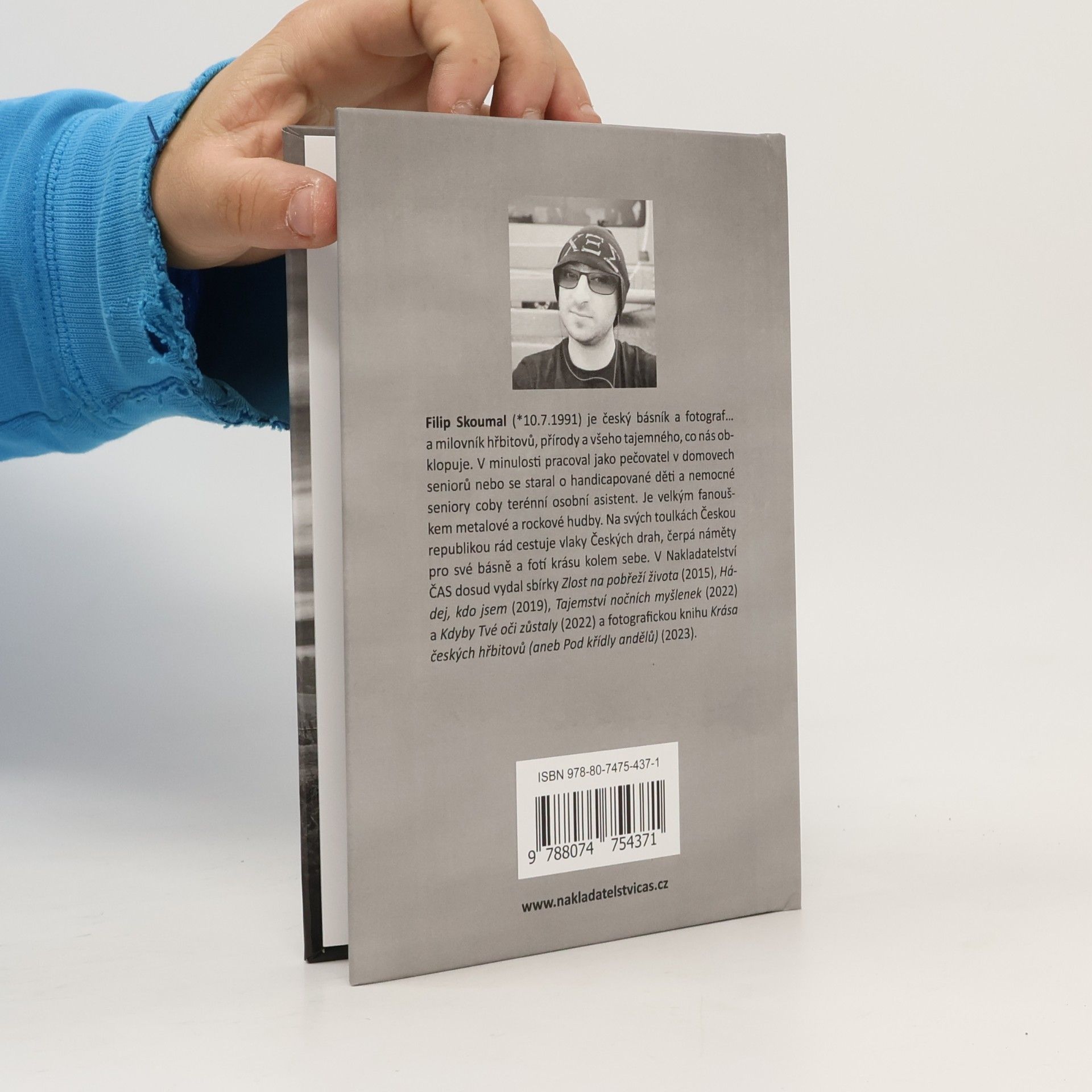 Filip Skoumal Krása českách hřbitovů : pod křídly andělů