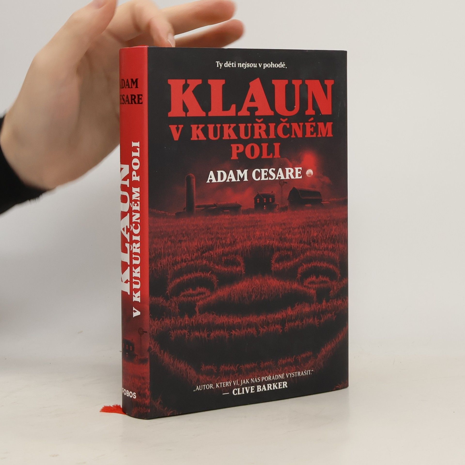 Adam Cesare Klaun v kukuřičném poli