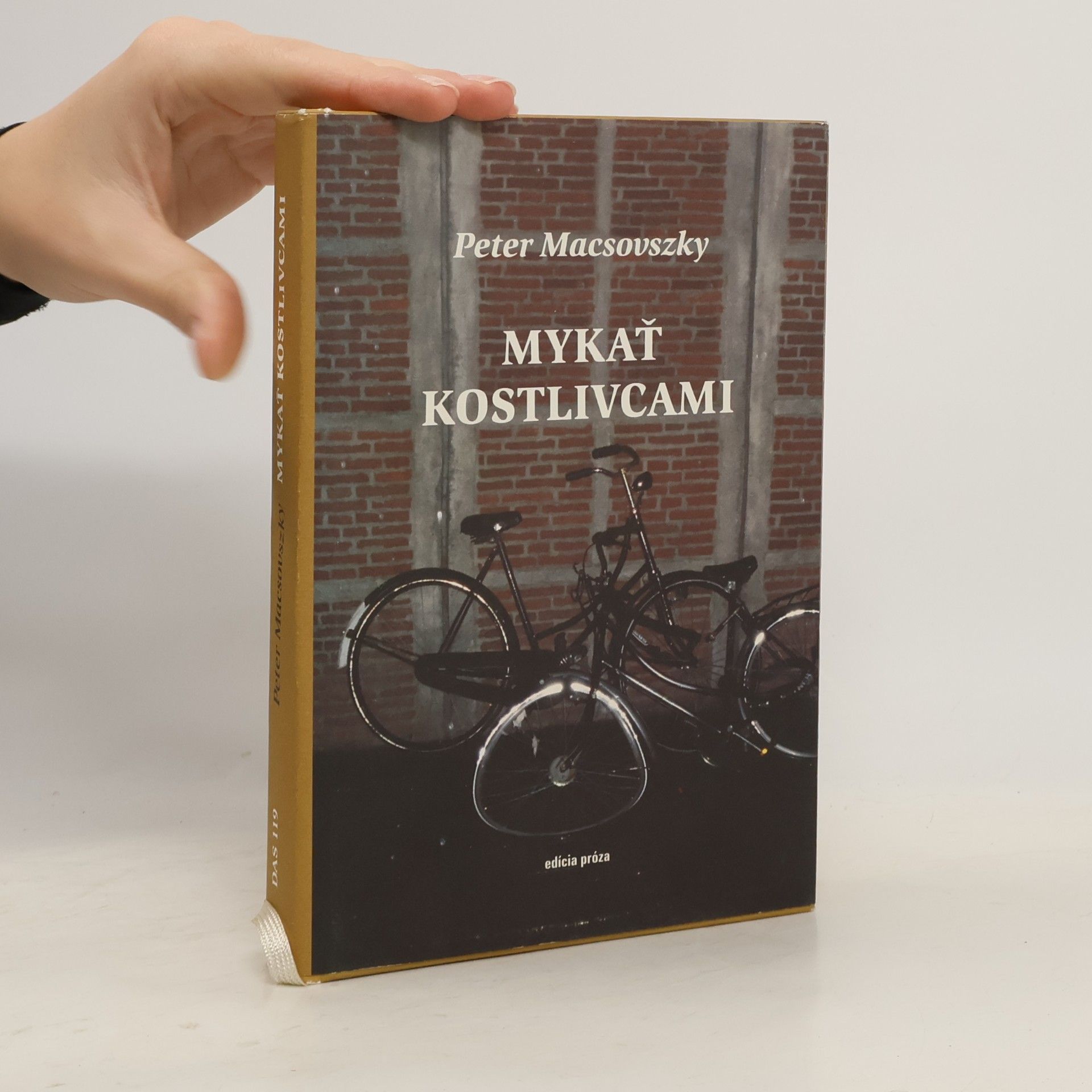 Peter Macsovszky Mykať kostlivcami