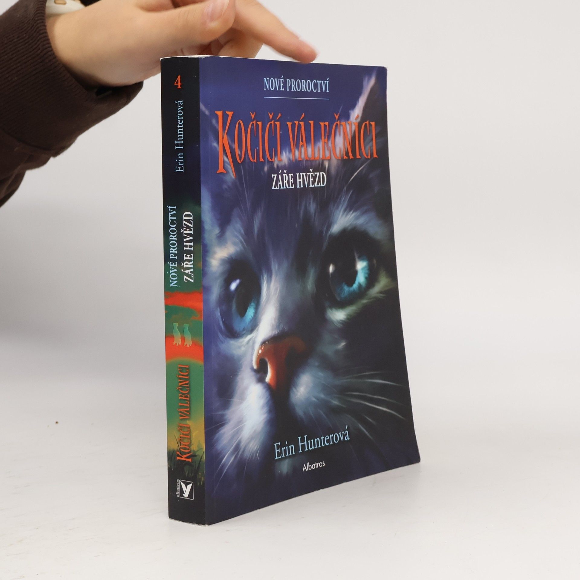 Erin Hunter Kočičí válečníci : nové proroctví. Záře hvězd