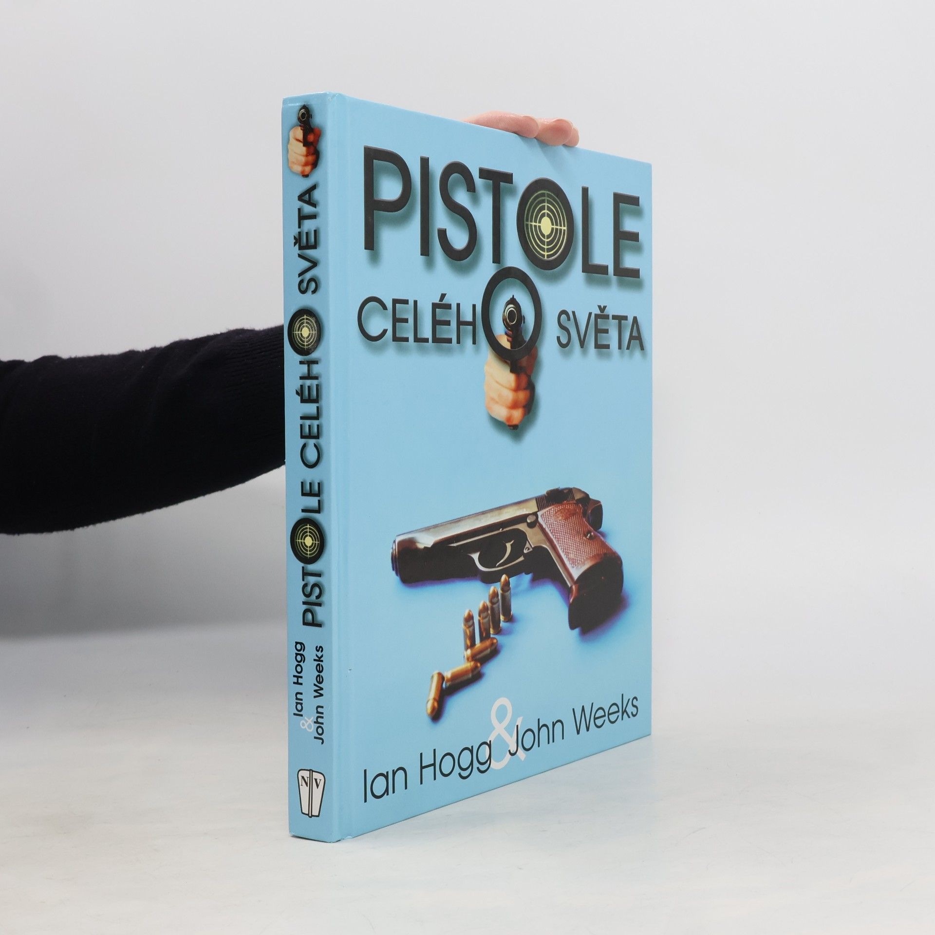 Ian Hogg Pistole celého světa