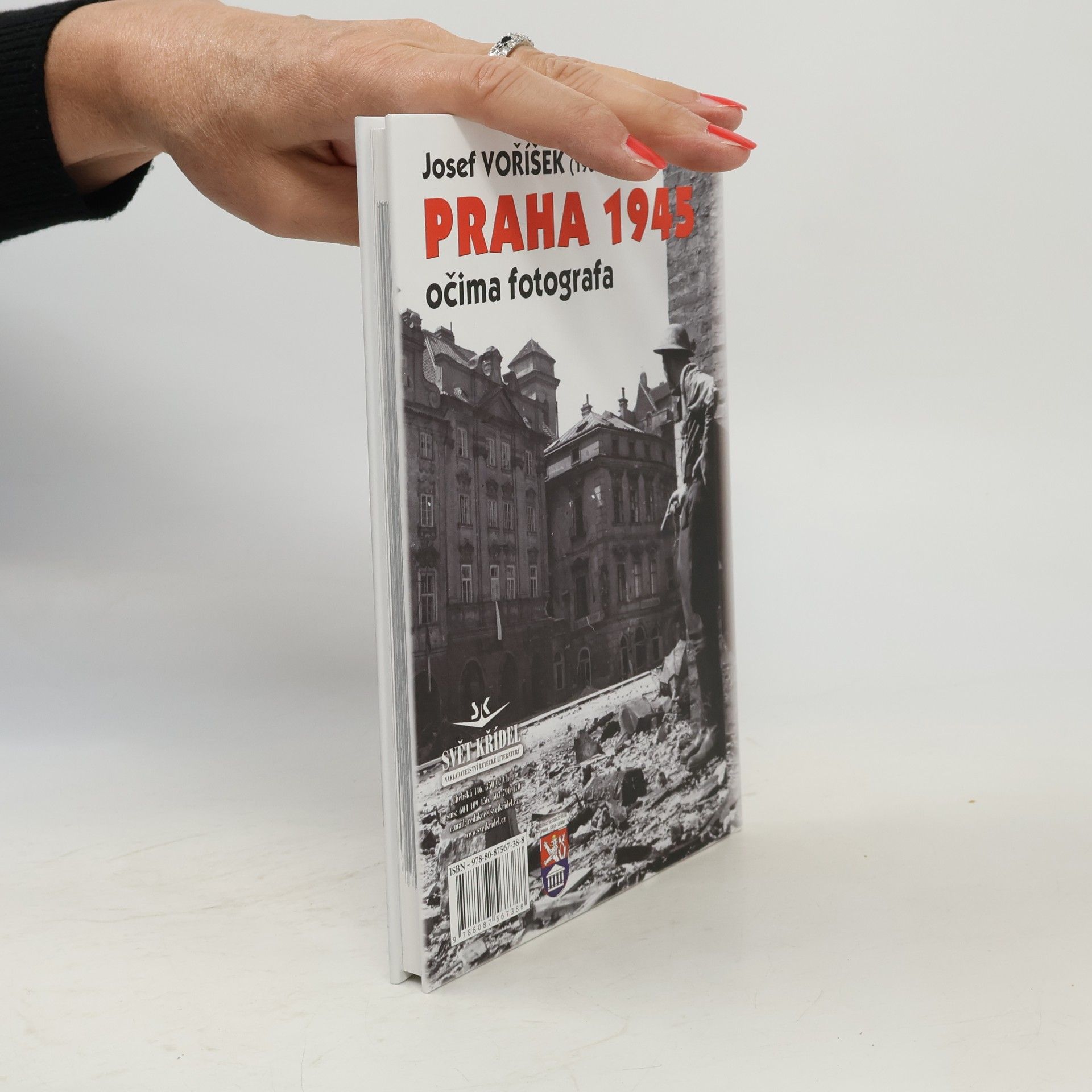 Josef Voříšek Praha 1945 : očima fotografa