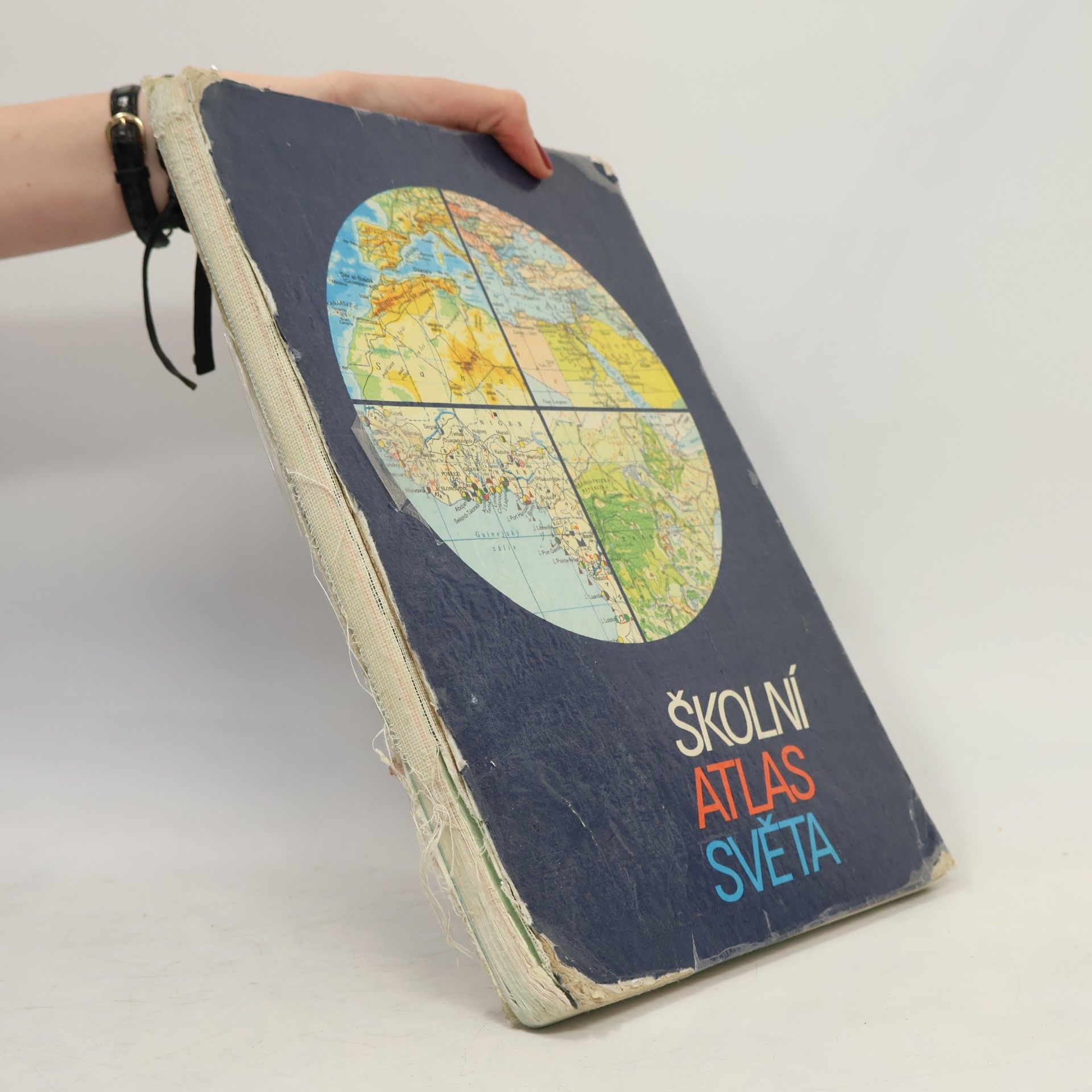 Školní atlas světa. Učební pomůcka pro zákl. a stř. školy
