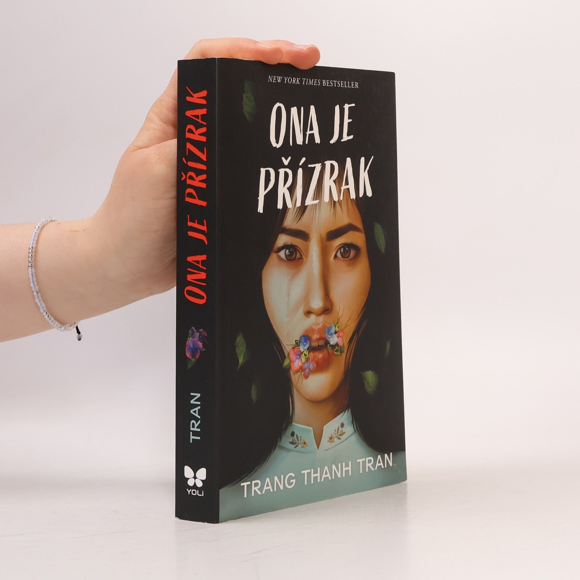 Trang Thanh Tran Ona je přízrak