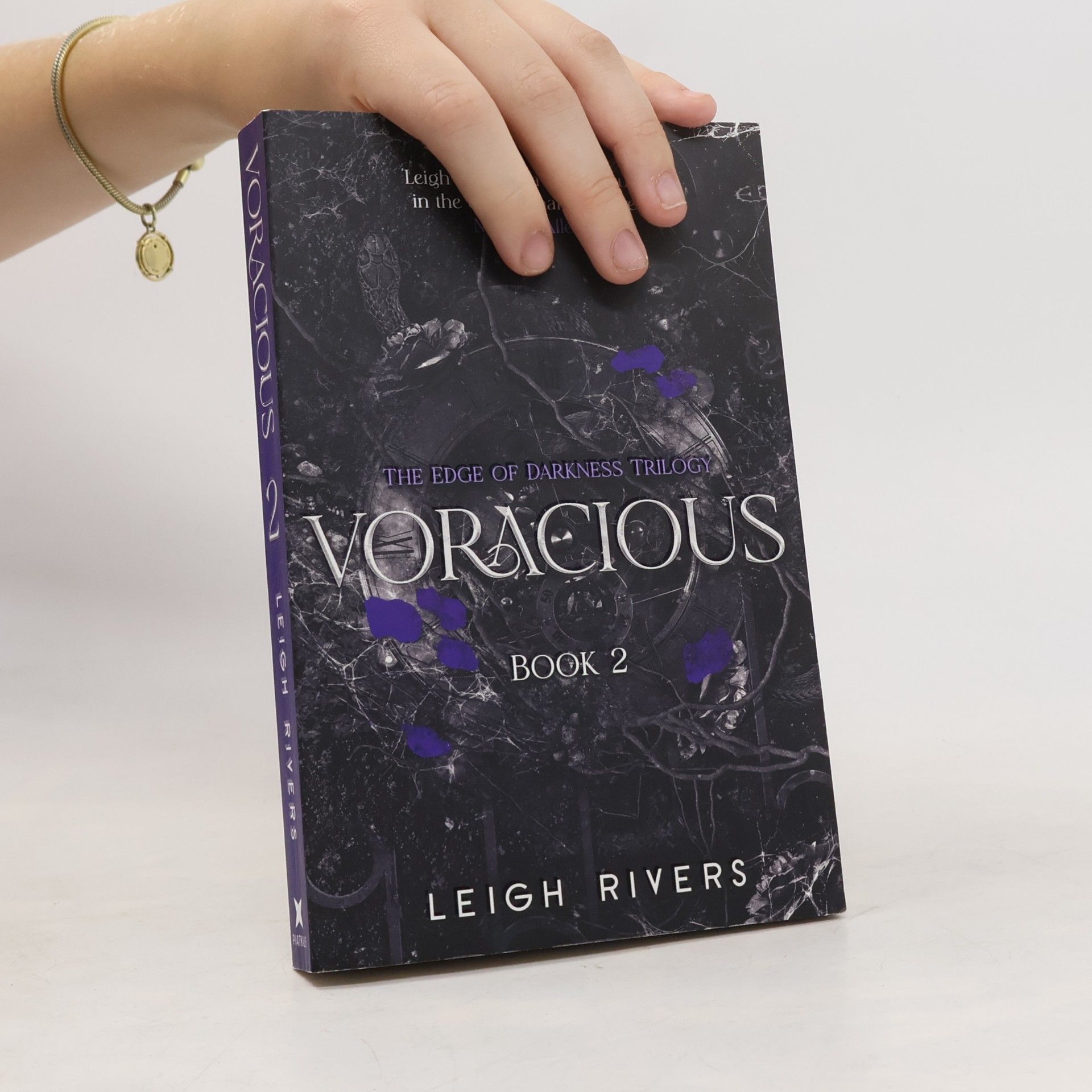 Leigh Rivers The Edge of Darkness Trilogy - 2: Voracious