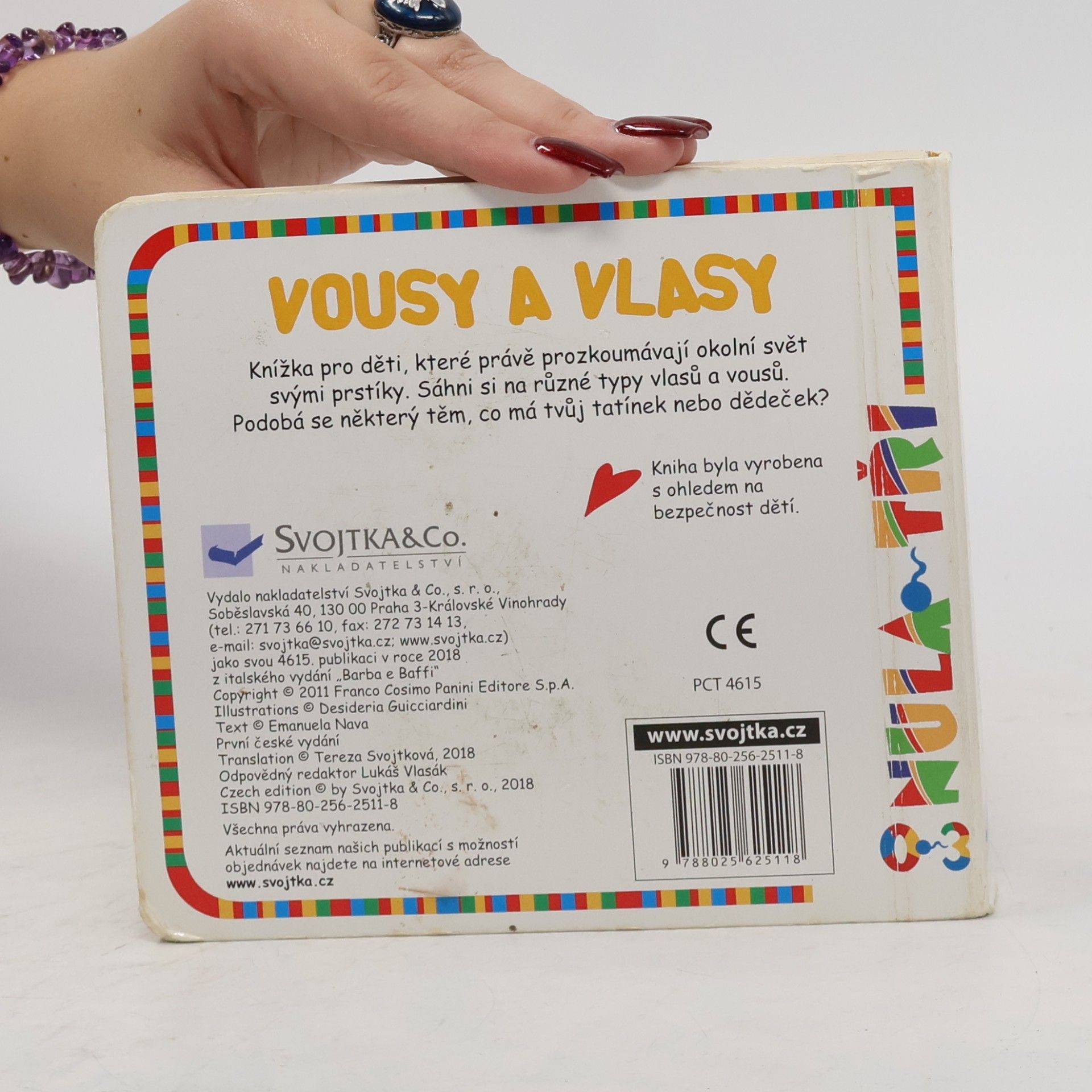 Emanuela Nava Vousy a vlasy