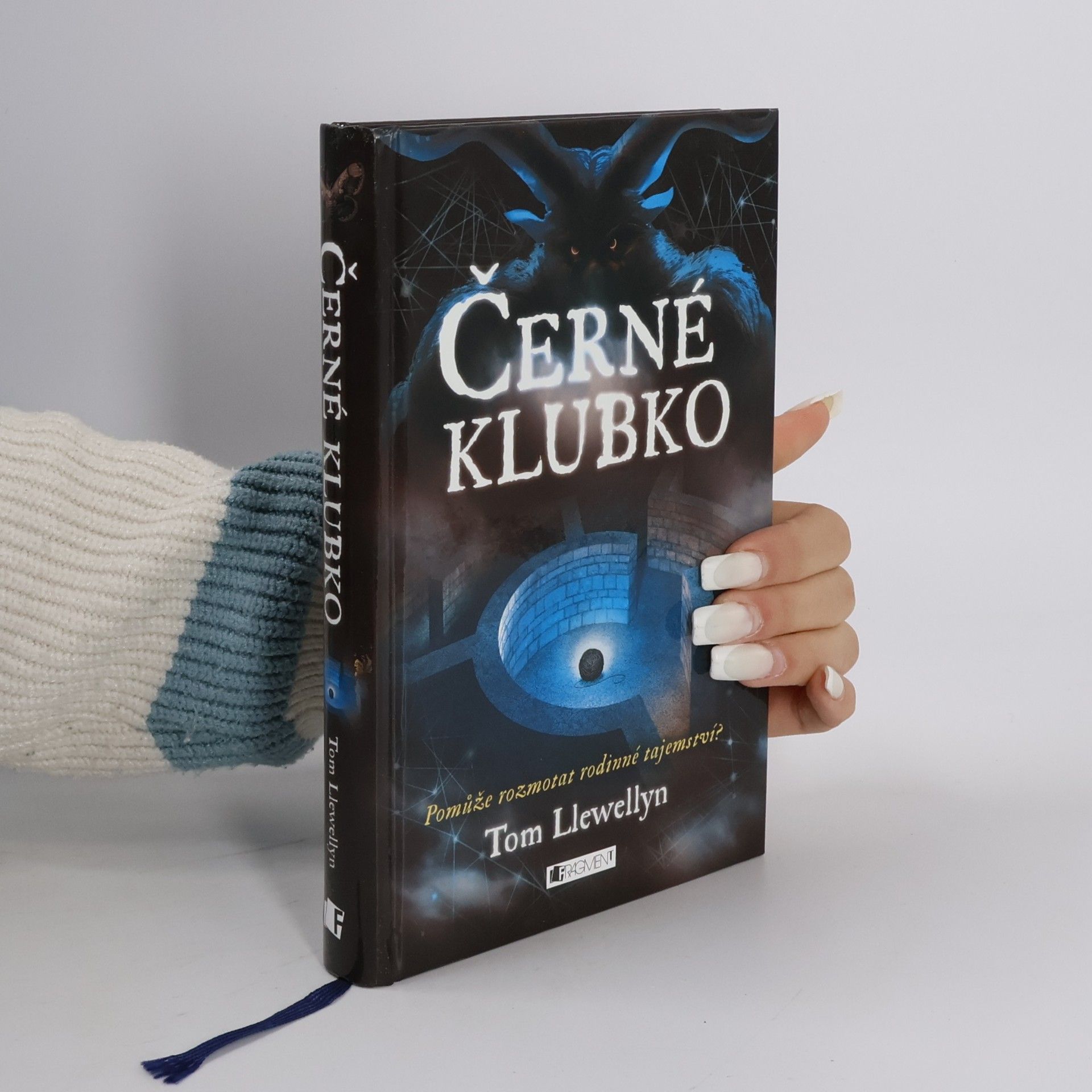 Tom Llewellyn Černé klubko