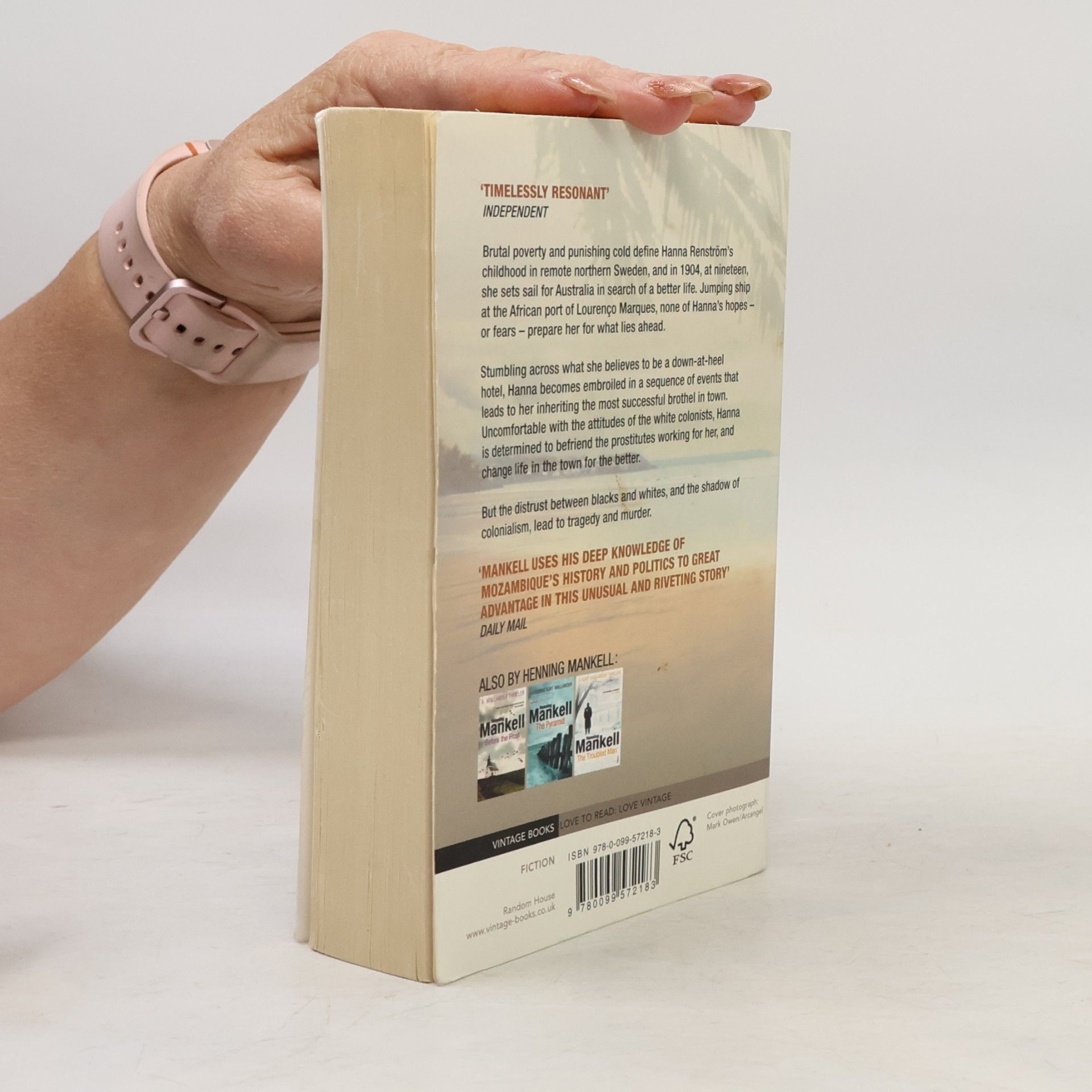 Henning Mankell A Treacherous Paradise