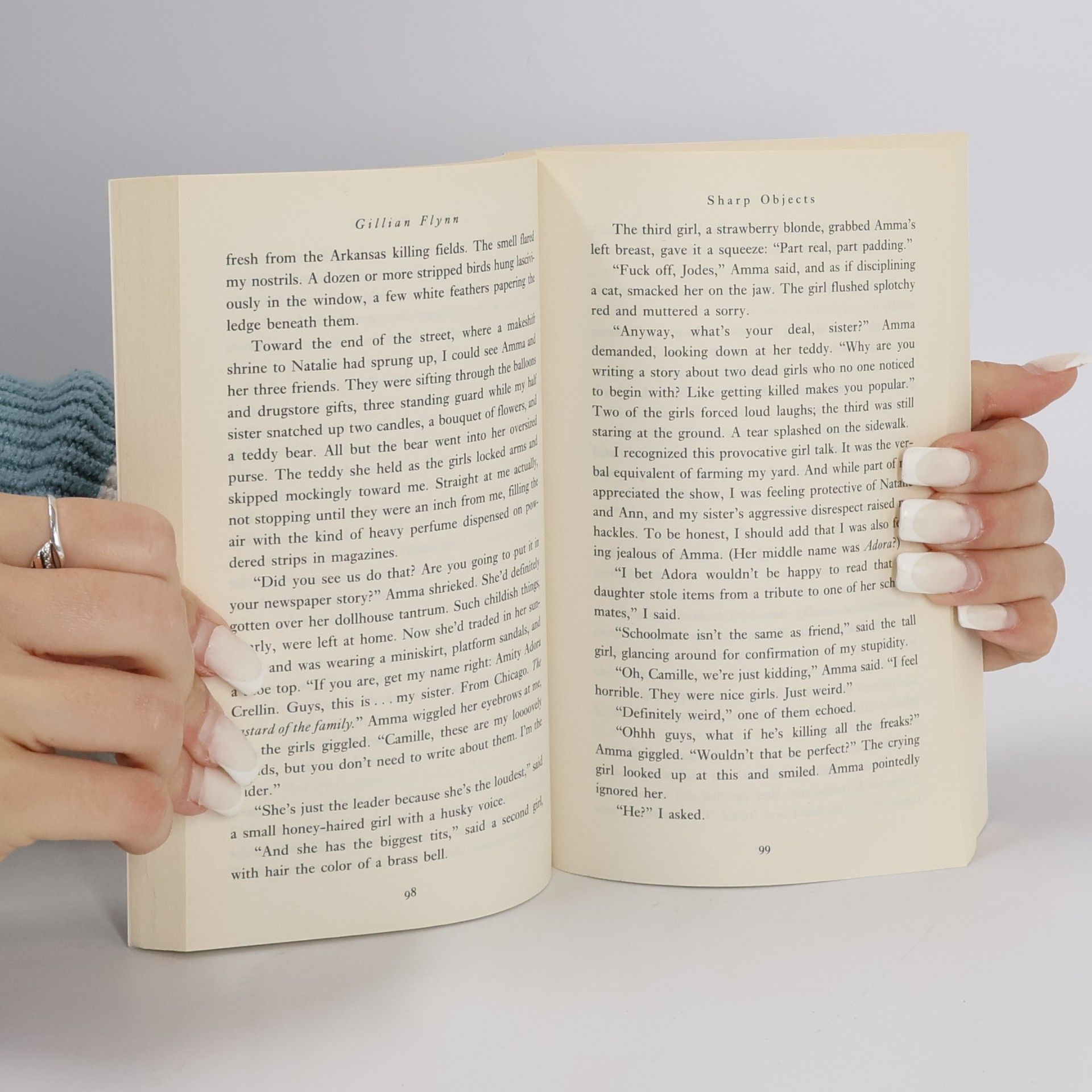 Gillian Flynn Sharp objects