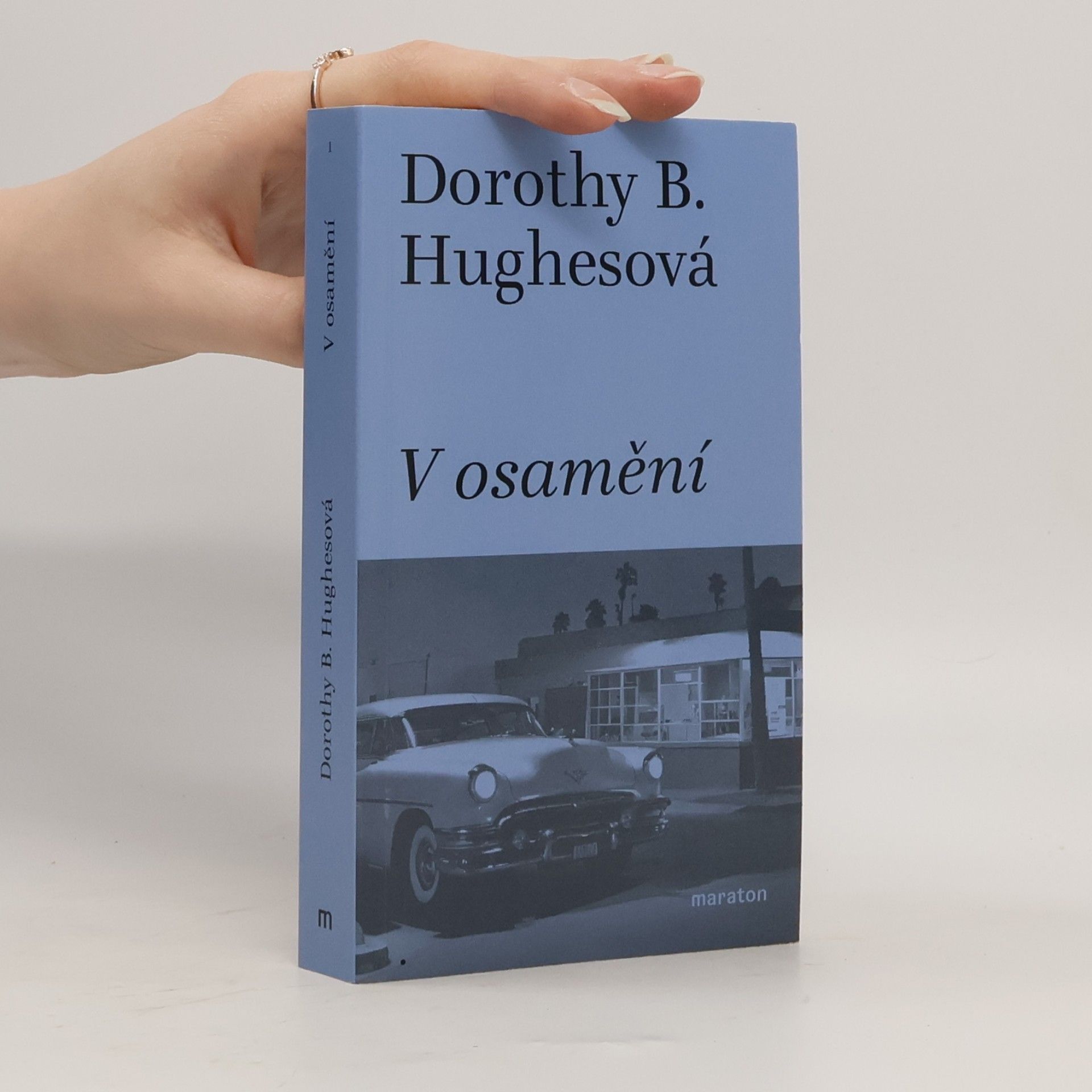 V osamění