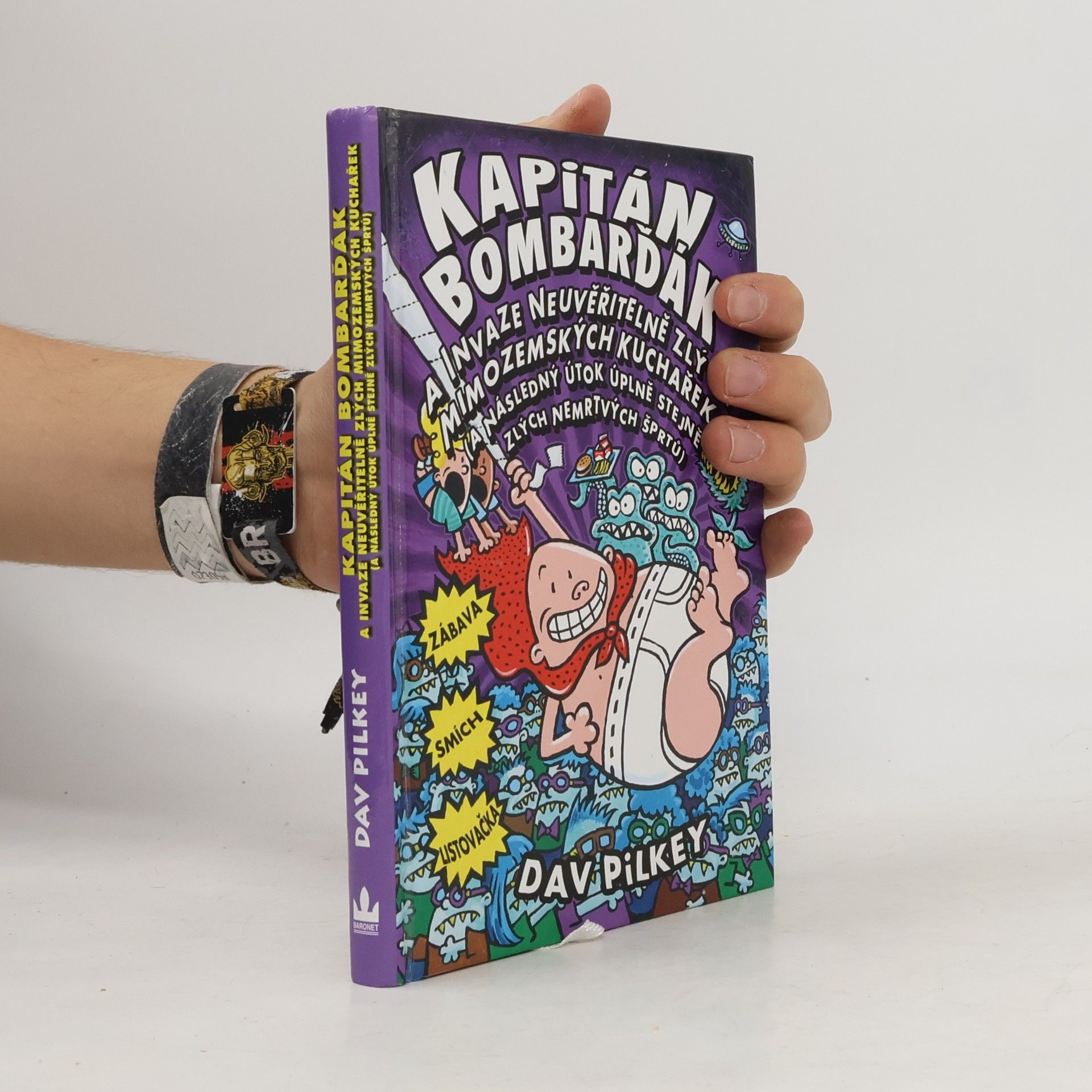 Dav Pilkey Kapitán Bombarďák a invaze neuvěřitelně zlých mimozemských kuchařek (a následný útok úplně stejně zlých nemrtvých šprtů)