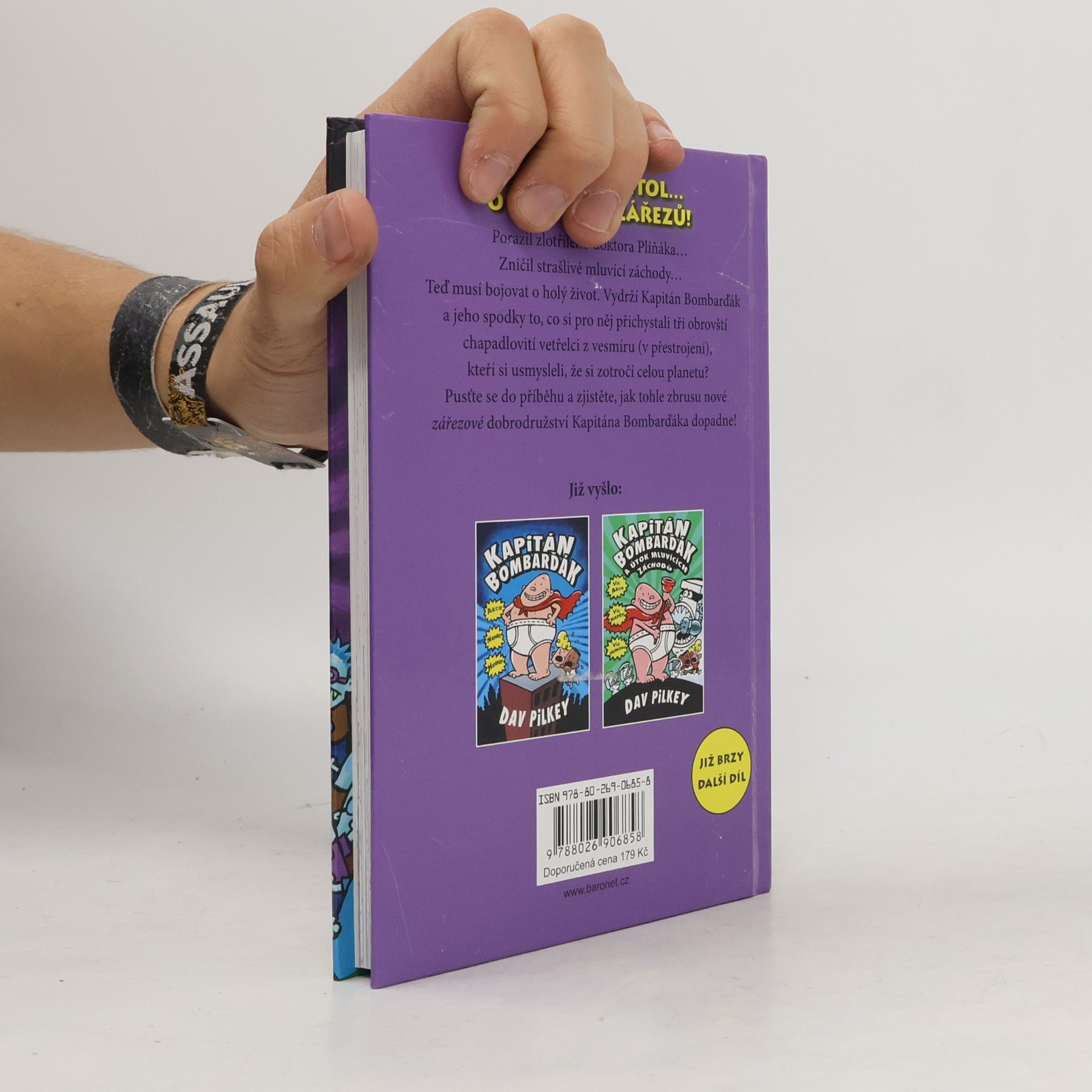 Dav Pilkey Kapitán Bombarďák a invaze neuvěřitelně zlých mimozemských kuchařek (a následný útok úplně stejně zlých nemrtvých šprtů)