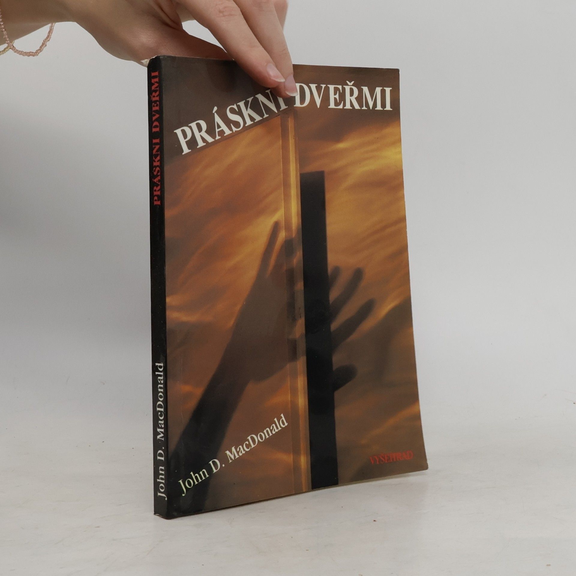 John D. MacDonald Práskni dveřmi