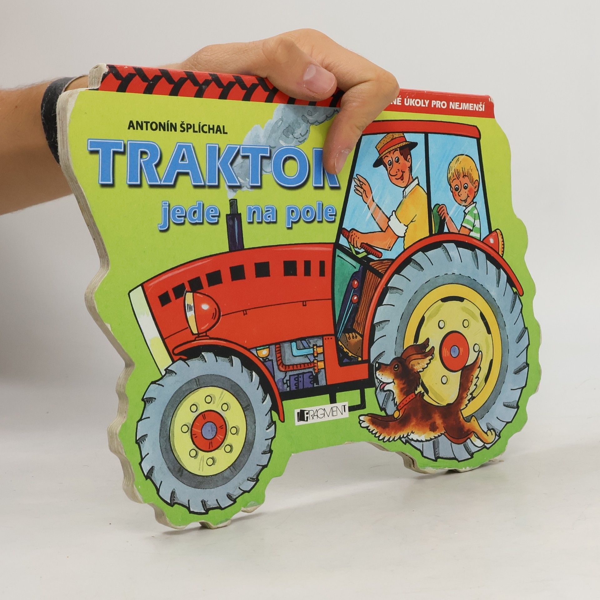 Antonín Šplíchal Traktor jede na pole