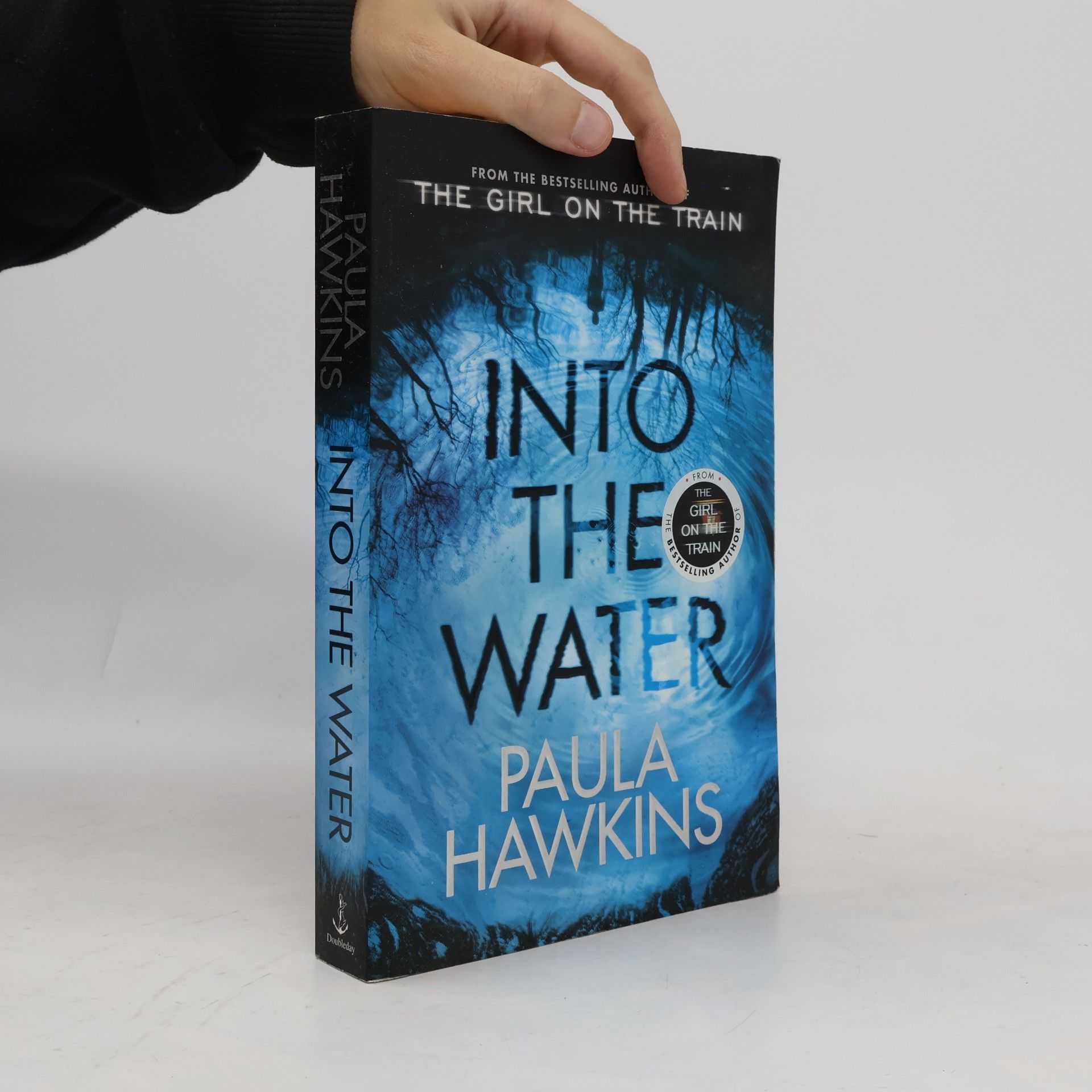 Paula Hawkins Into the Water