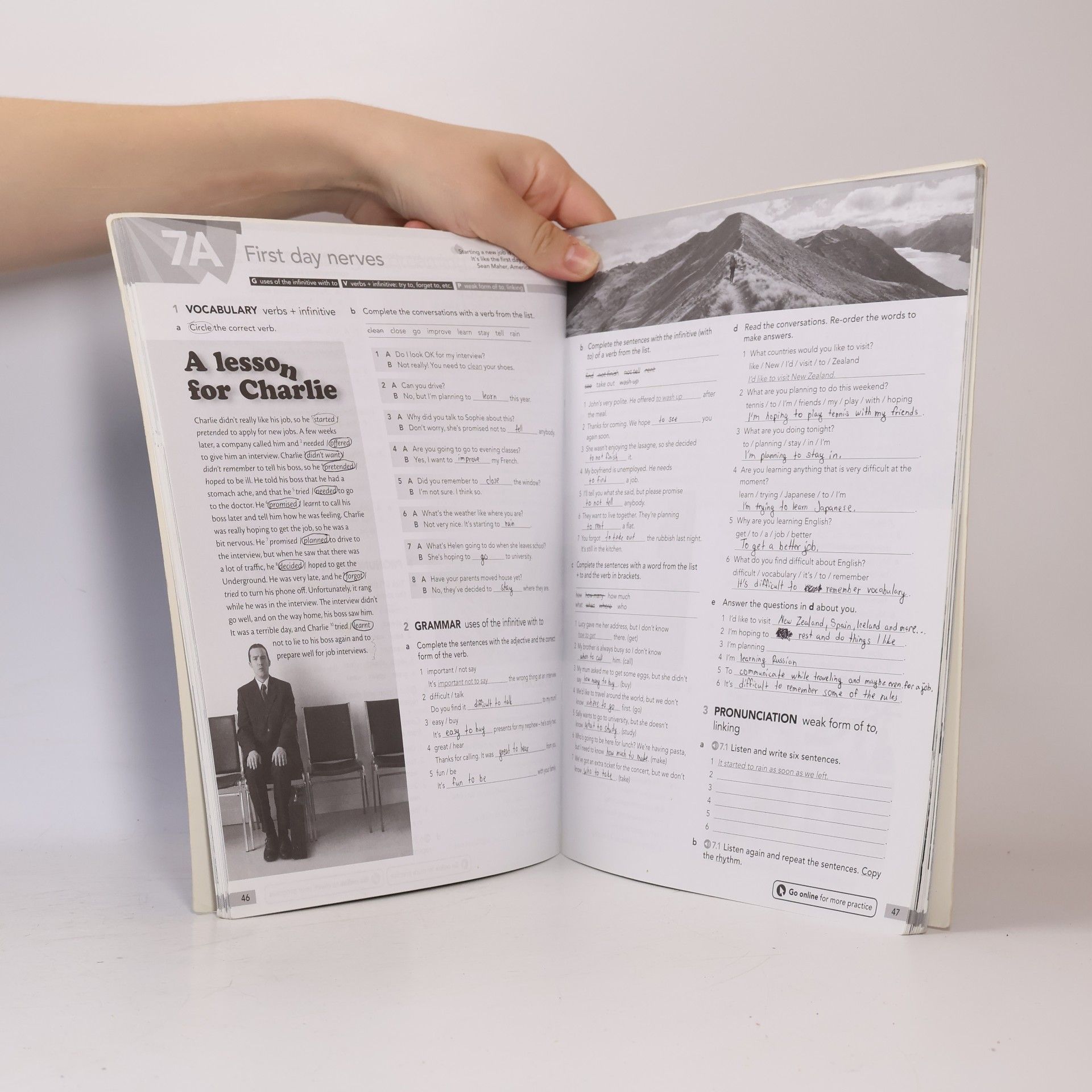 Oxford University Press English File: Pre-Intermediate: Workbook with Key