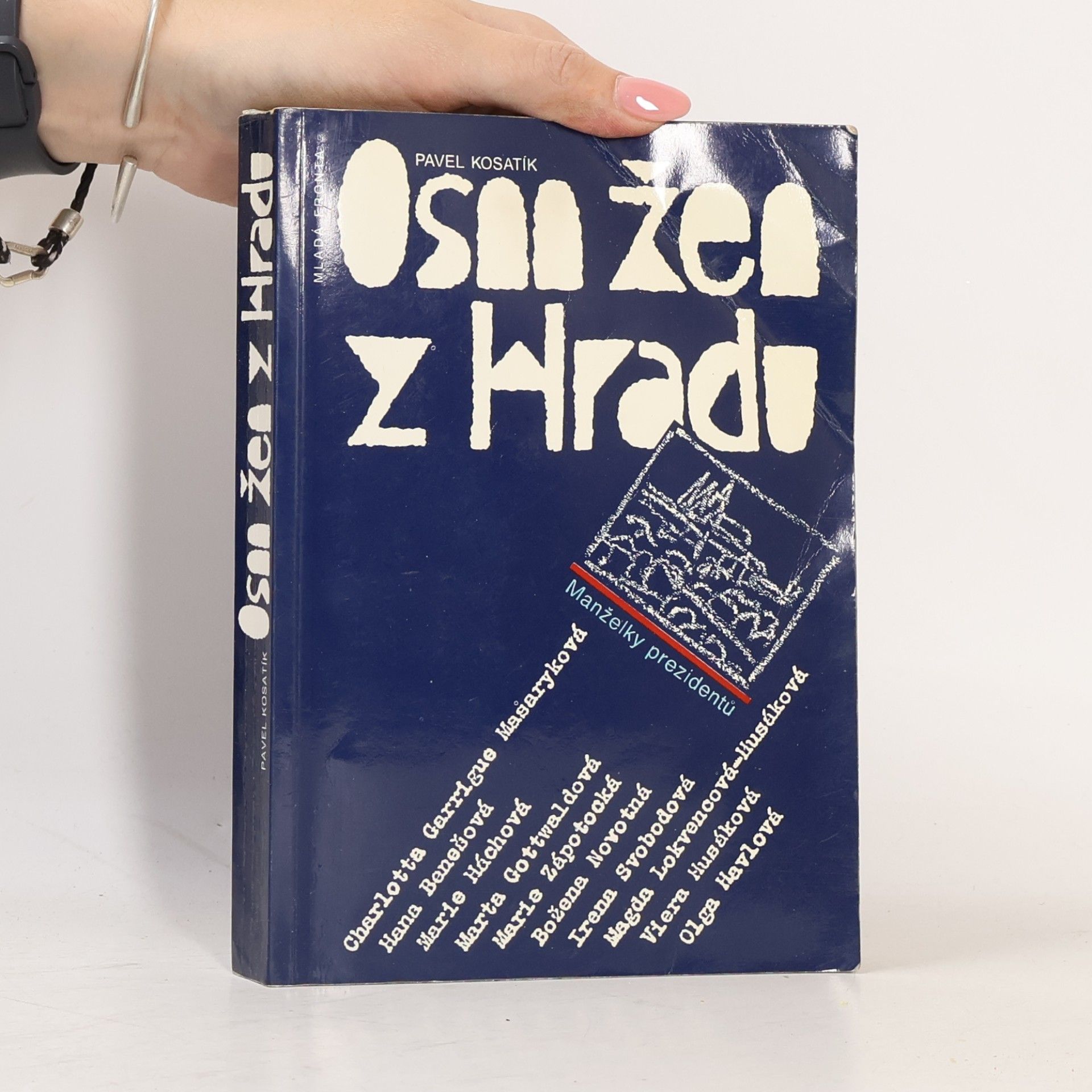 Pavel Kosatík Osm žen z hradu. Manželky prezidentů