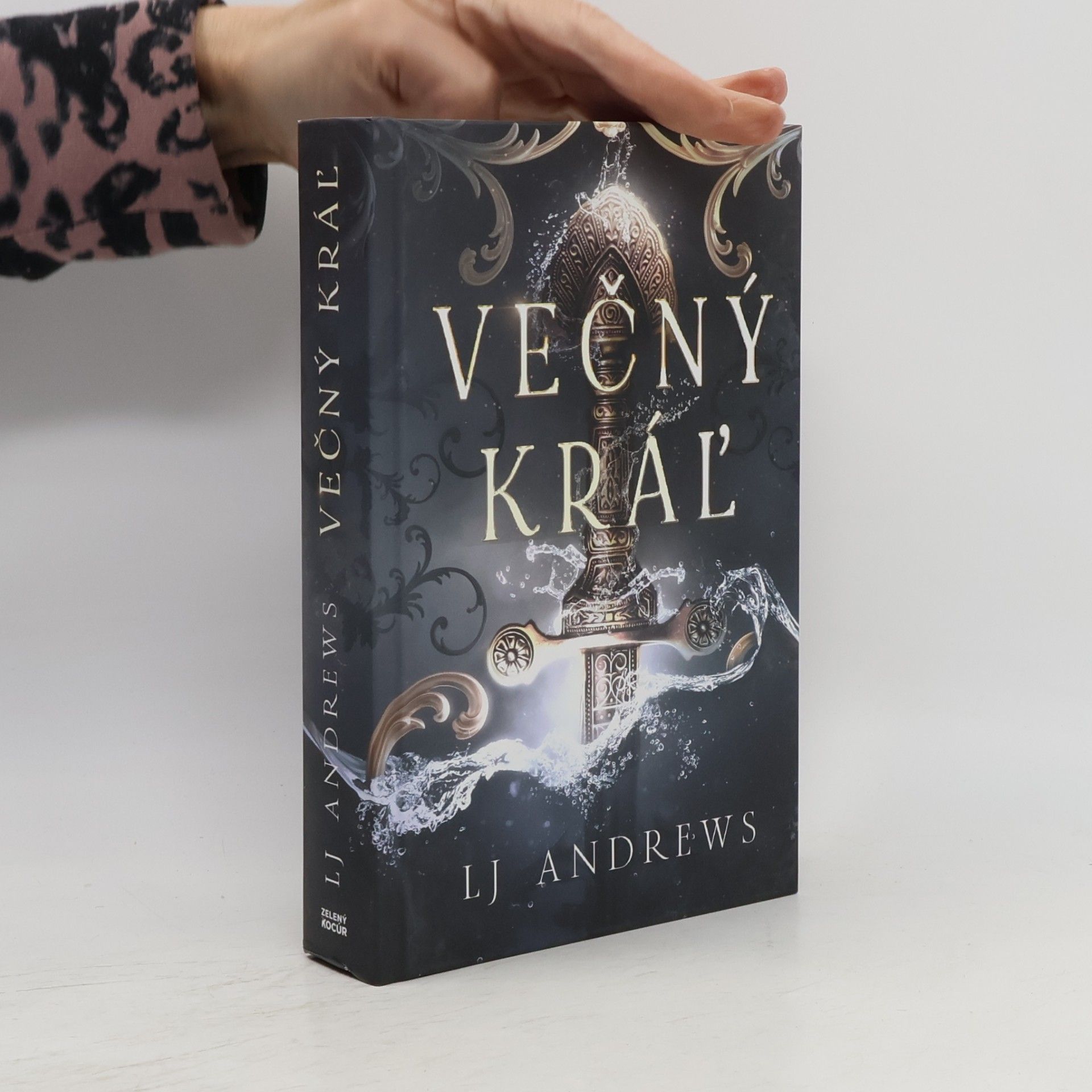 L. J. Andrews Večný kráľ