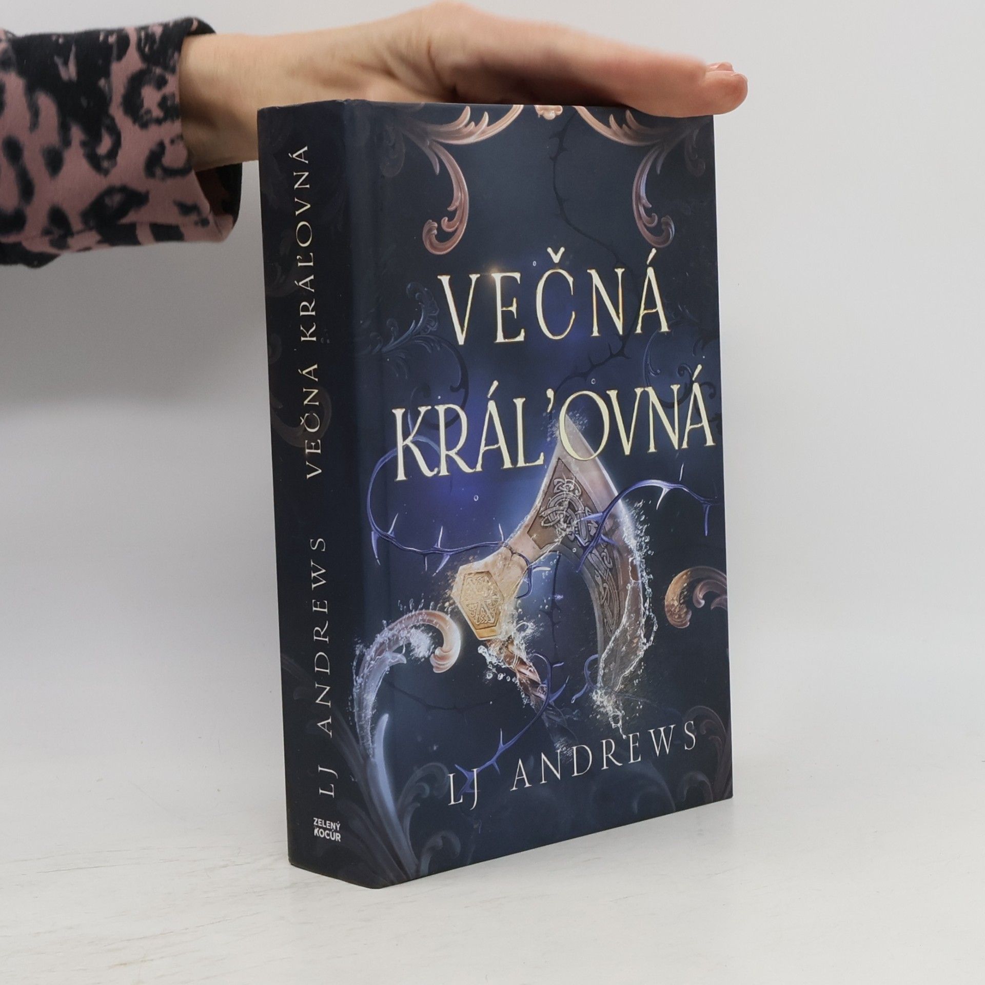 L. J. Andrews Věčná královná