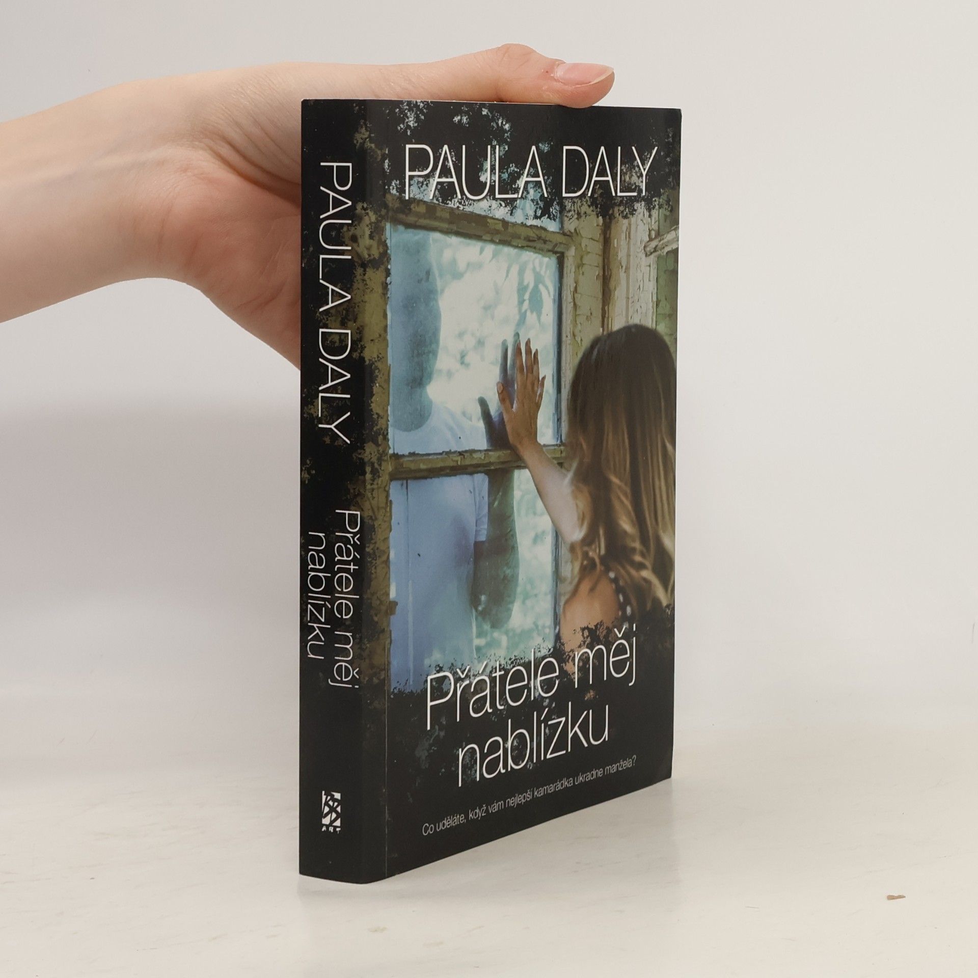Paula Daly Přátele měj nablízku