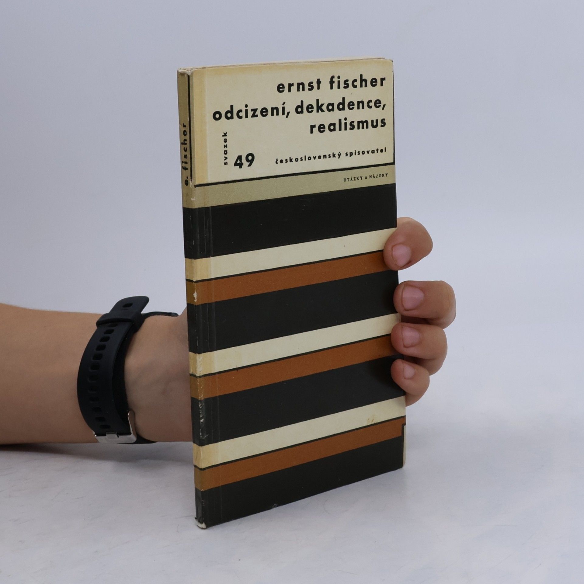 Odcizení, dekadence, realismus