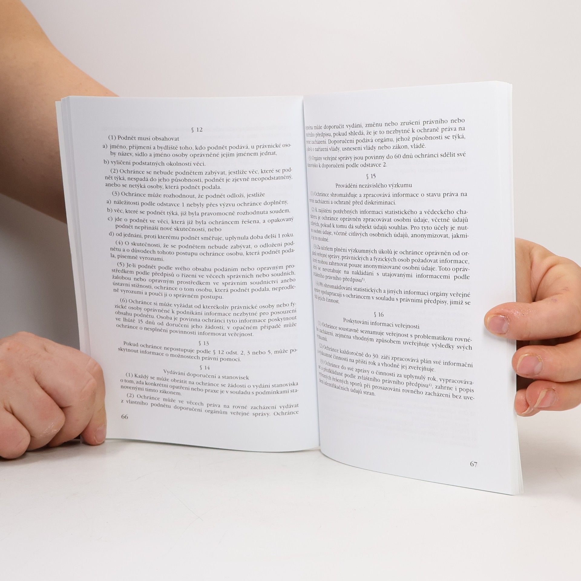 Various authors Antidiskriminační zákon. Pomoc slabším, nebo převrácení práva?