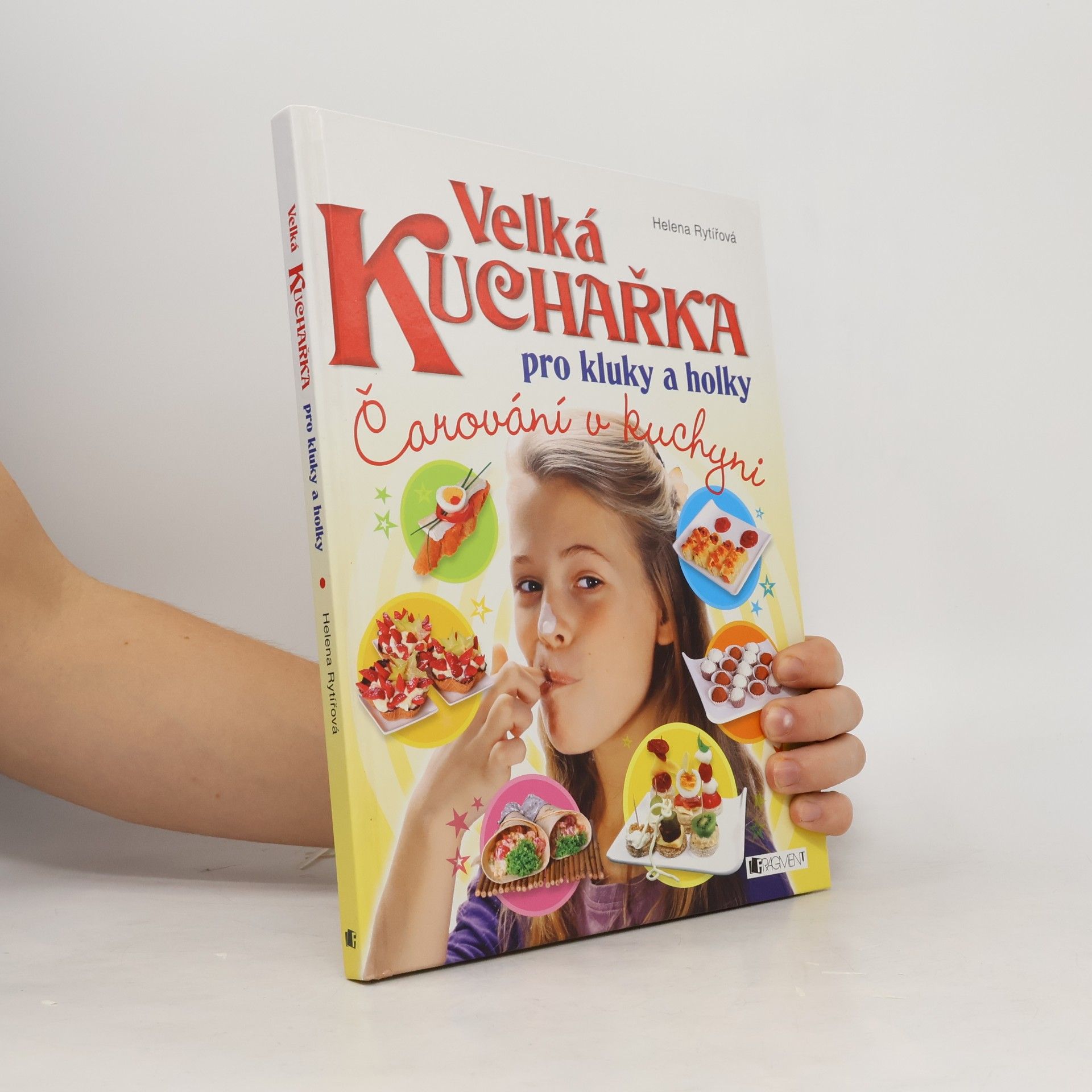 Velká kuchařka pro kluky a holky : čarování v kuchyni