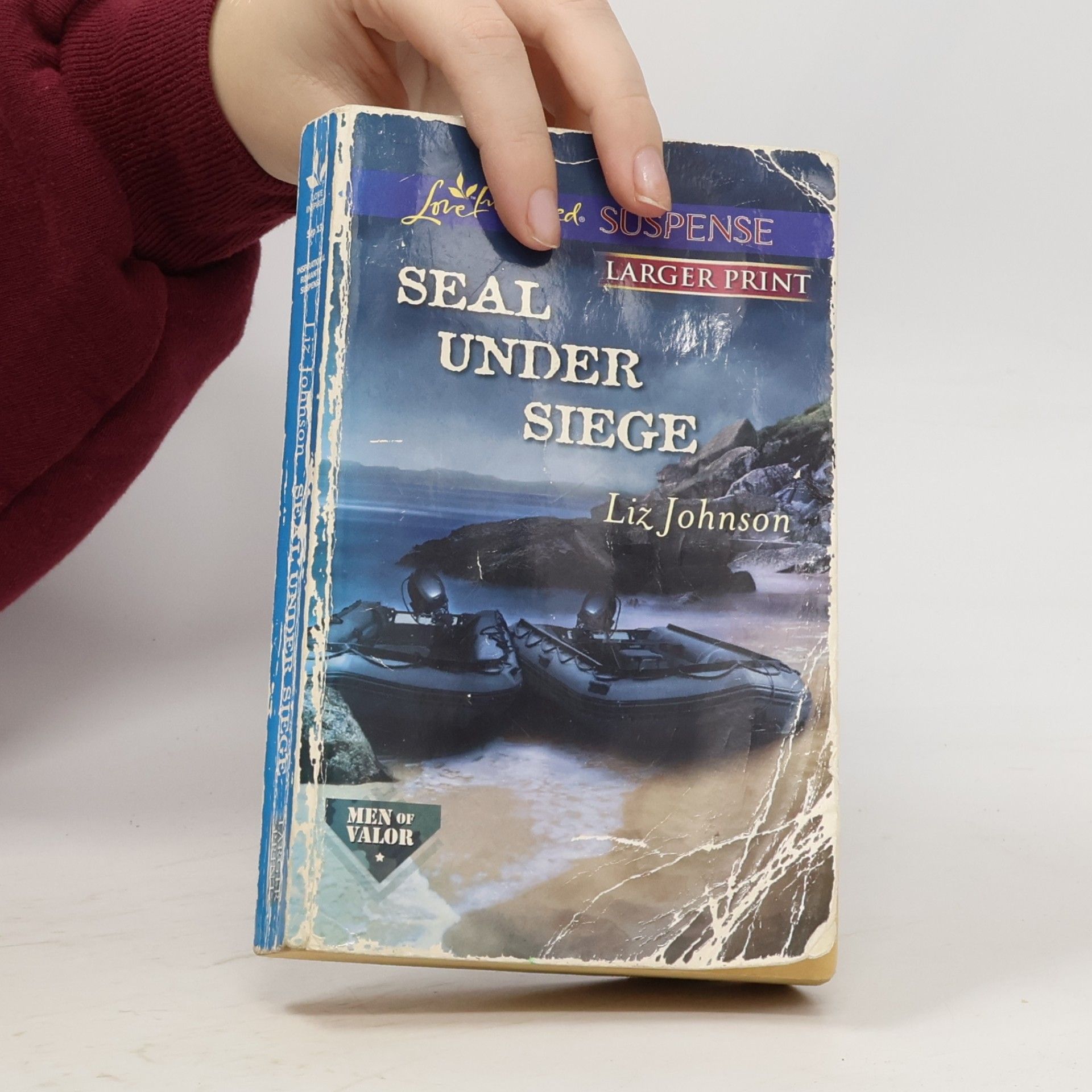 Liz Johnson Men of Valor - 2: SEAL Under Siege - Larger Print