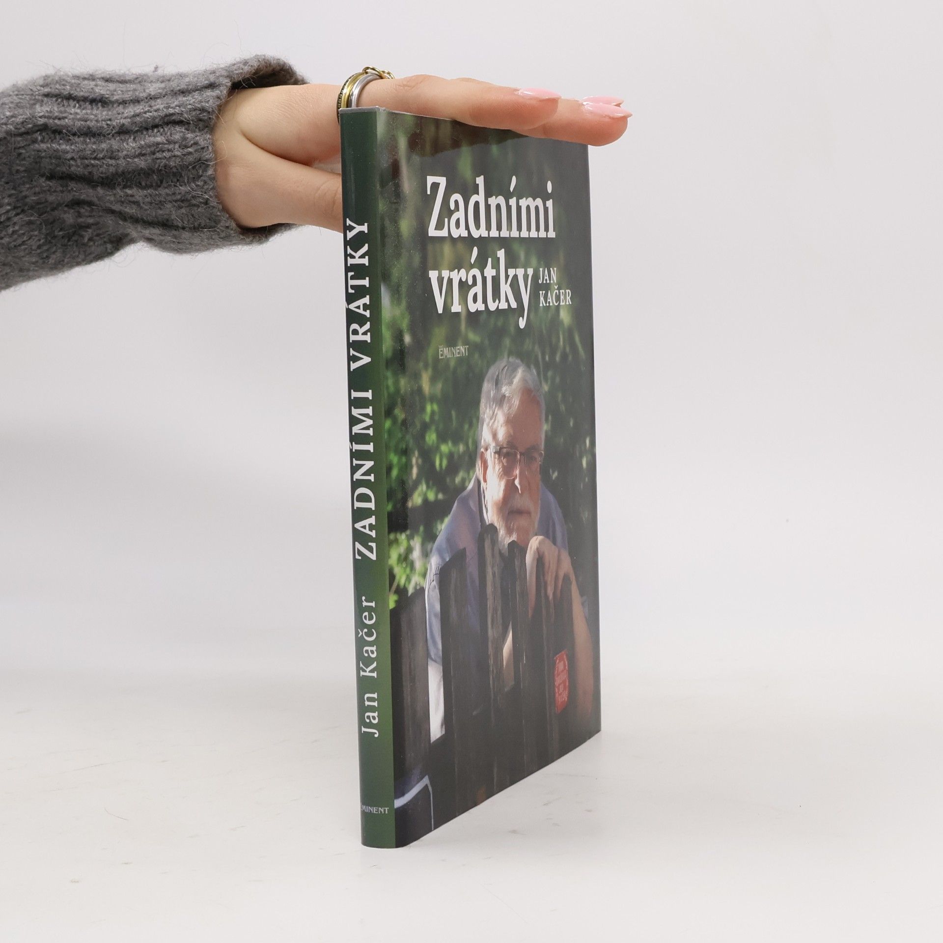 Jan Kačer Zadními vrátky